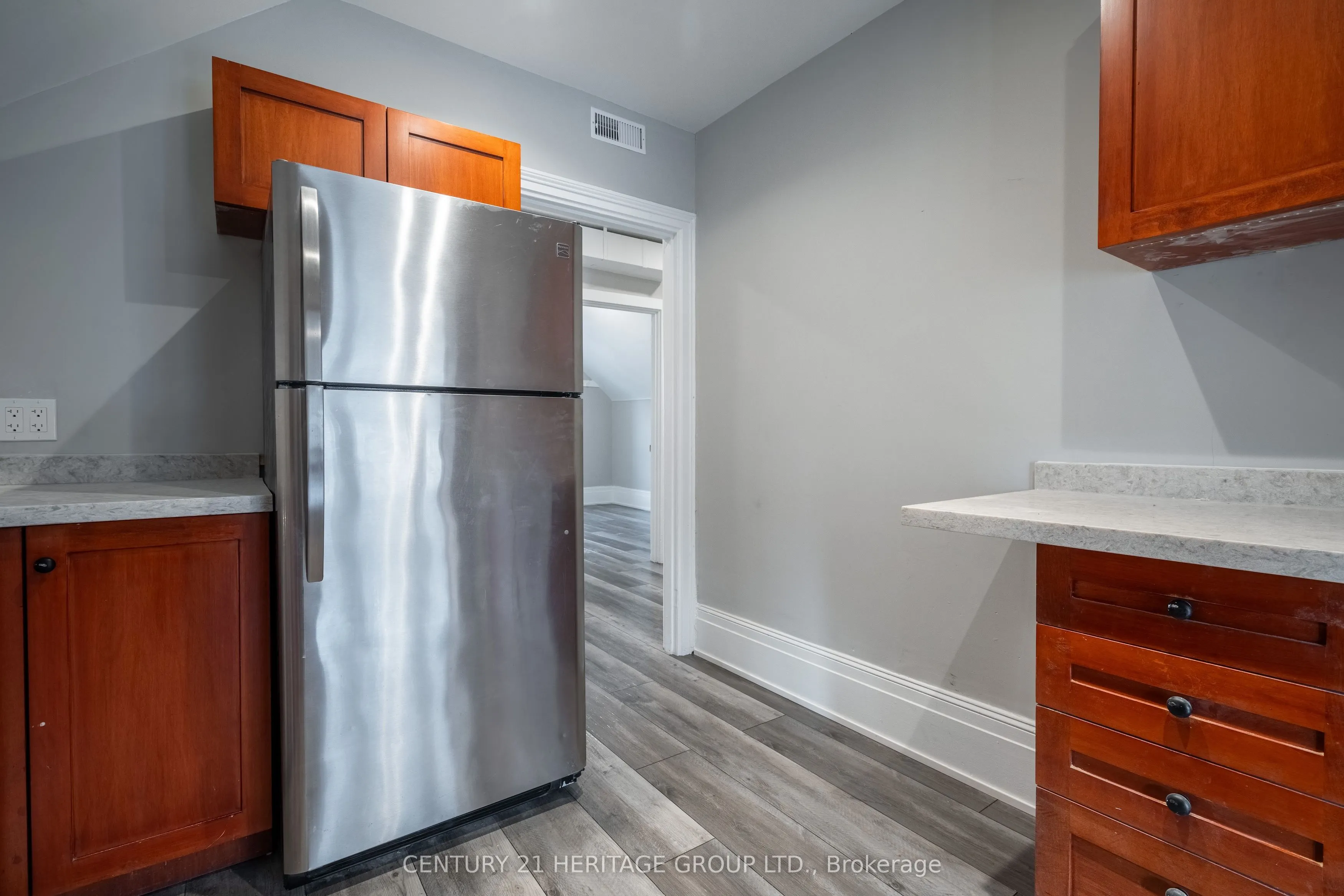 24 Welland Avenue, #Upper