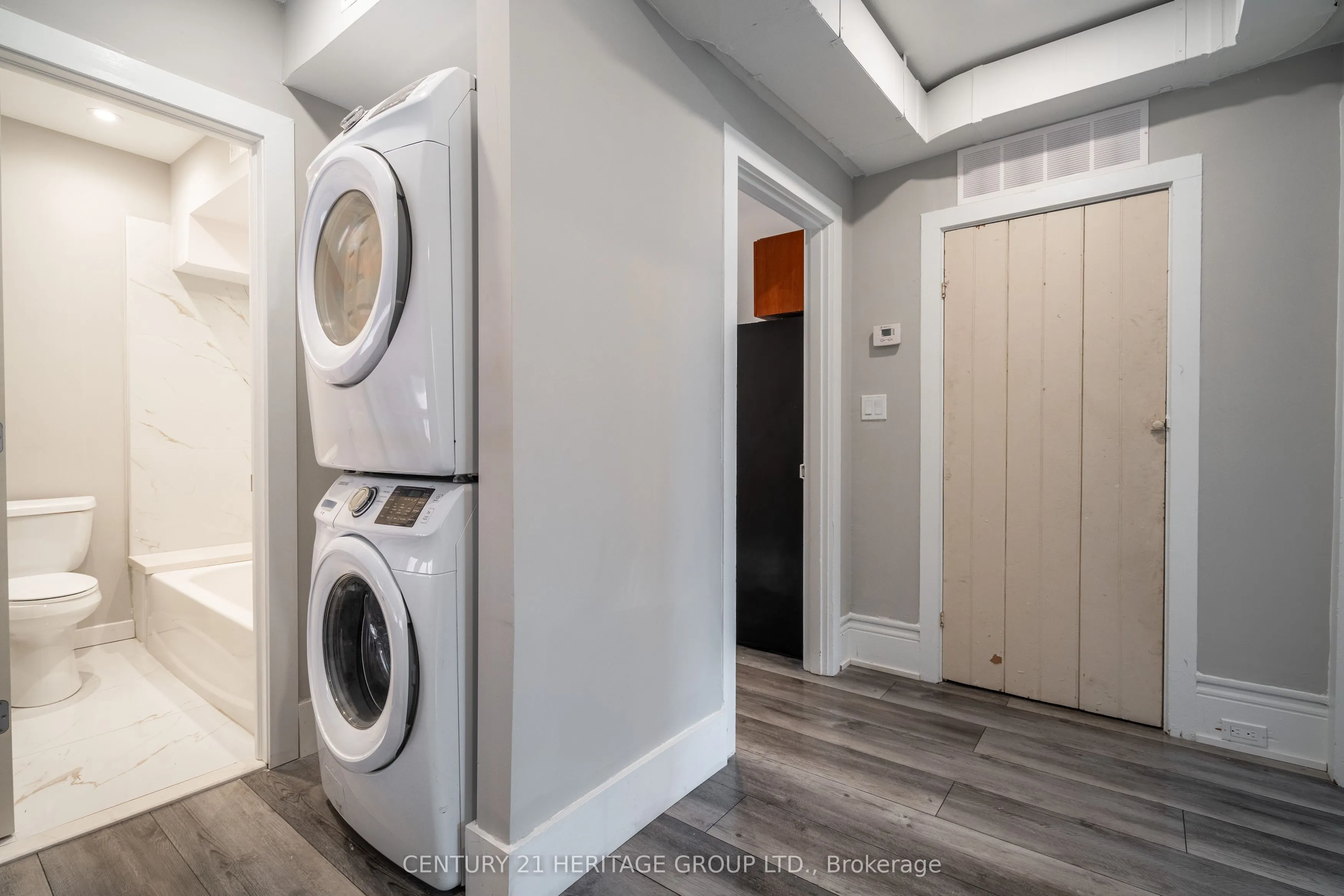 24 Welland Avenue, #Upper