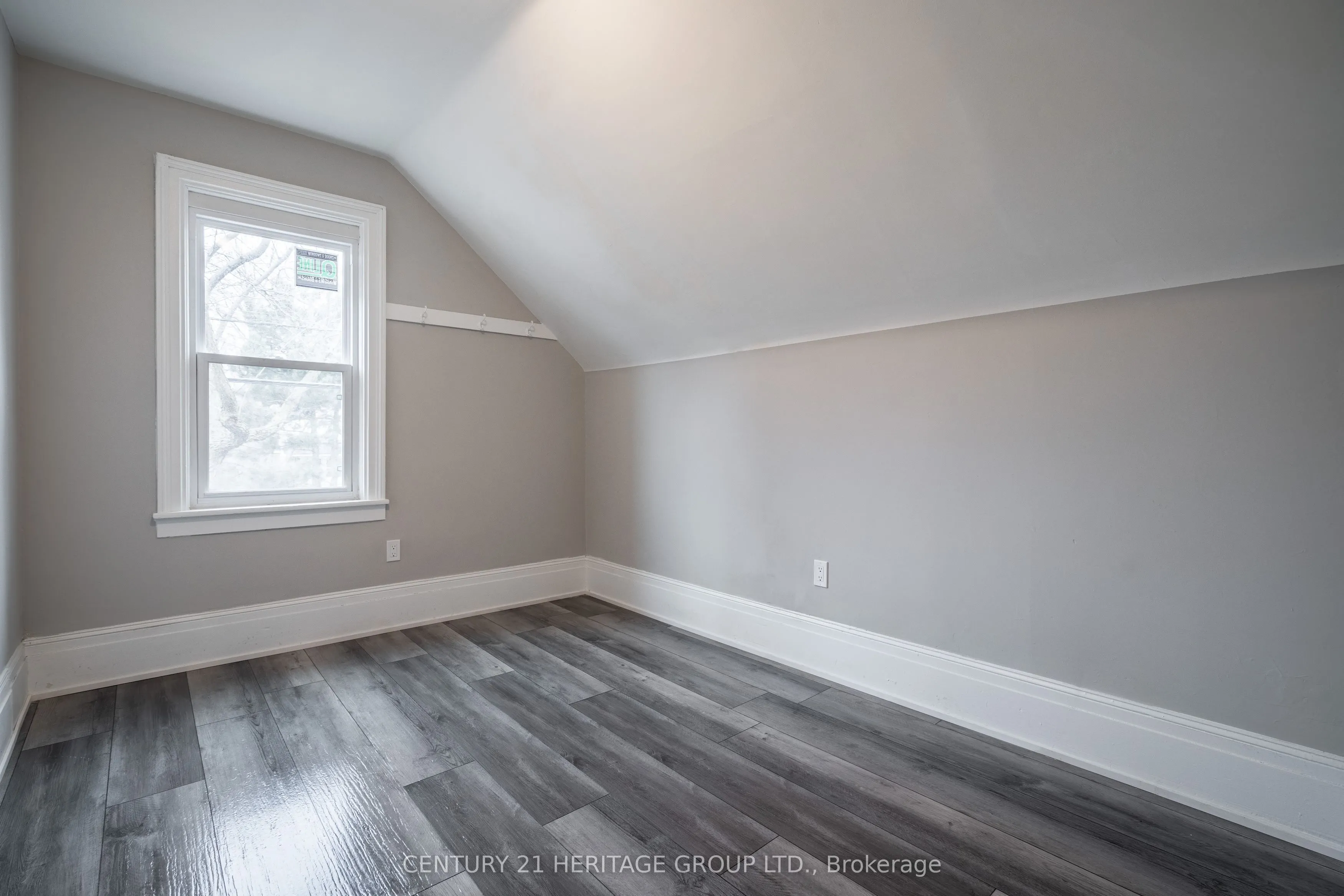 24 Welland Avenue, #Upper