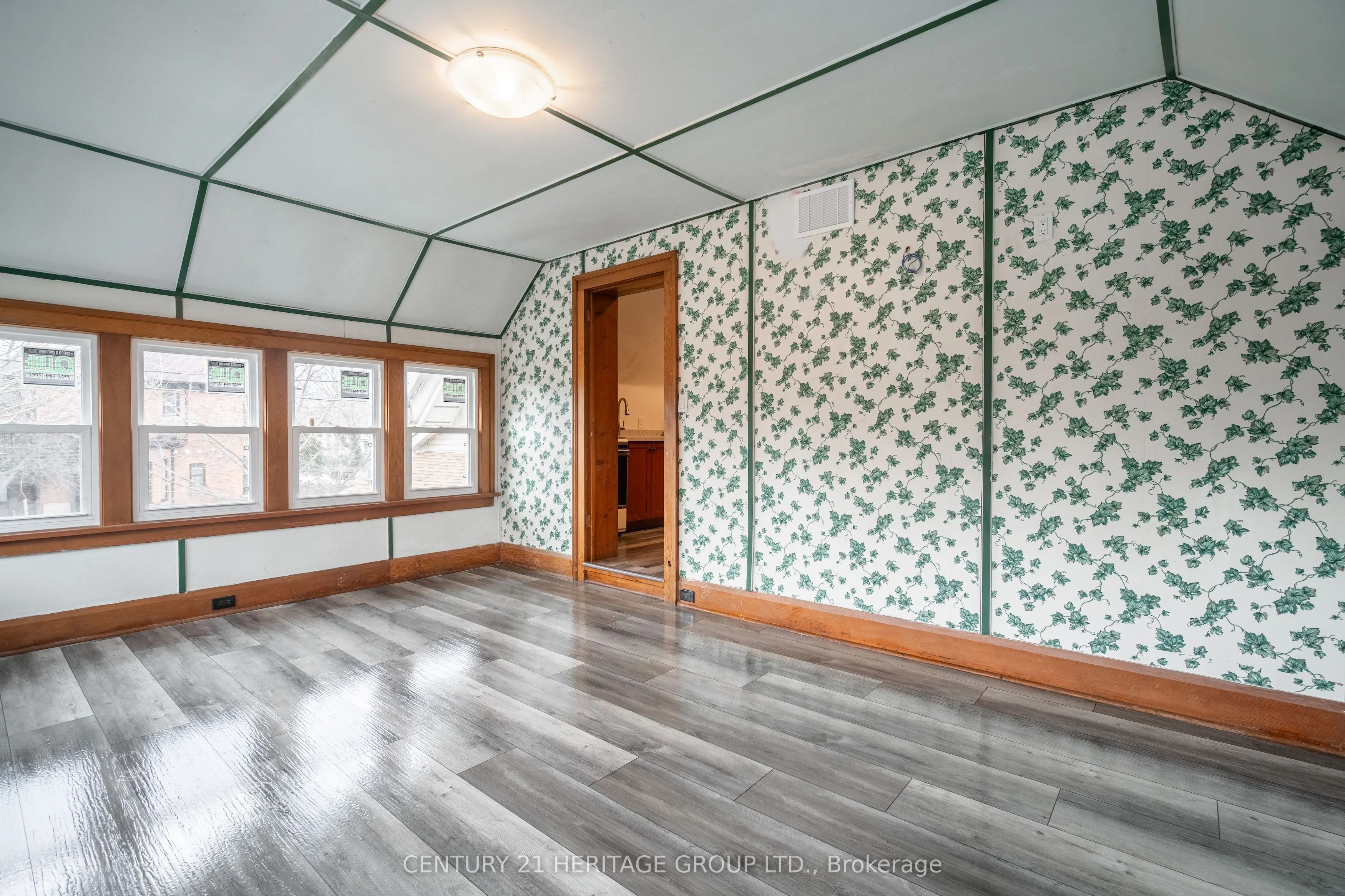 24 Welland Avenue, #Upper