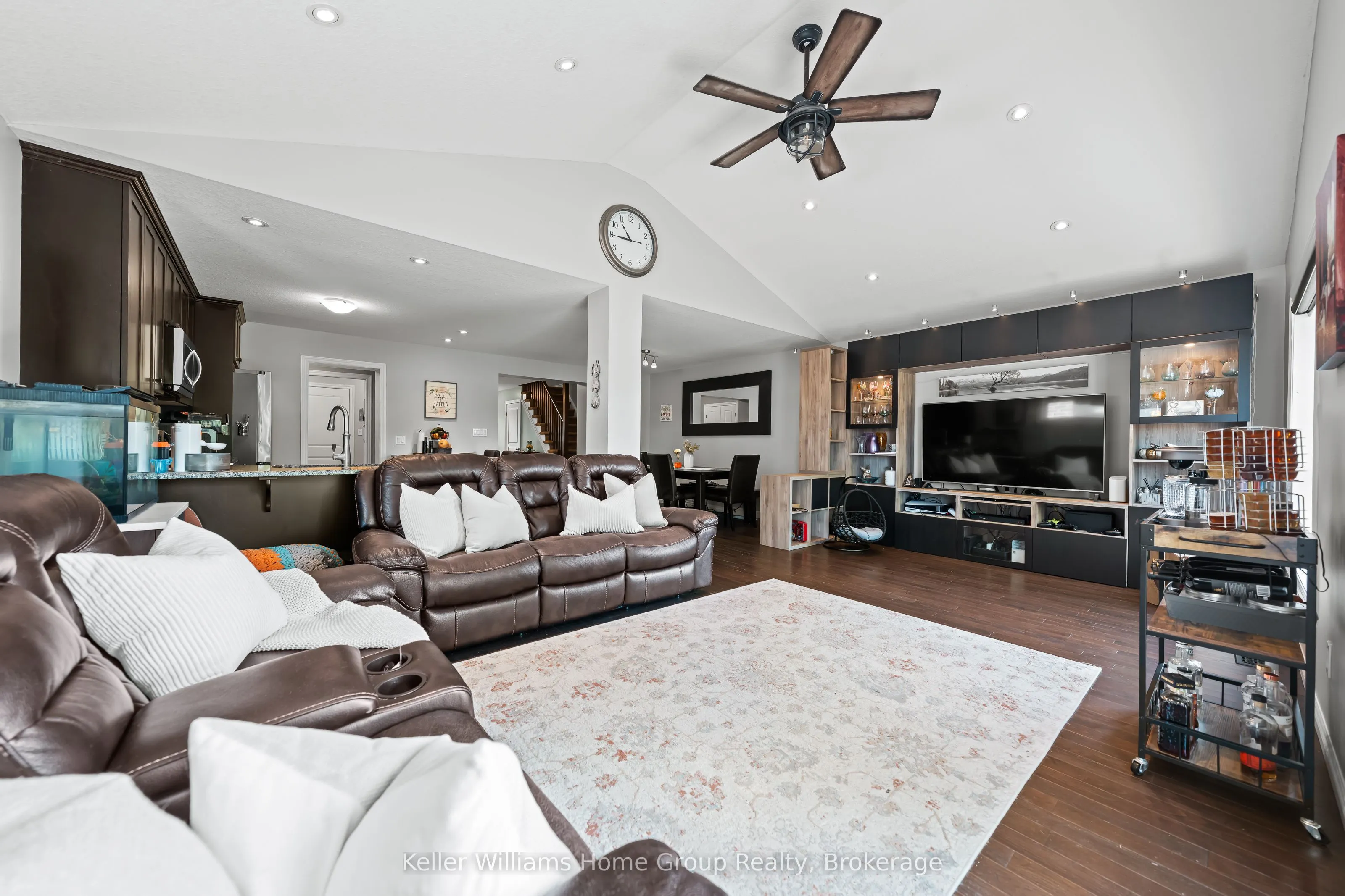 213 Couling Crescent