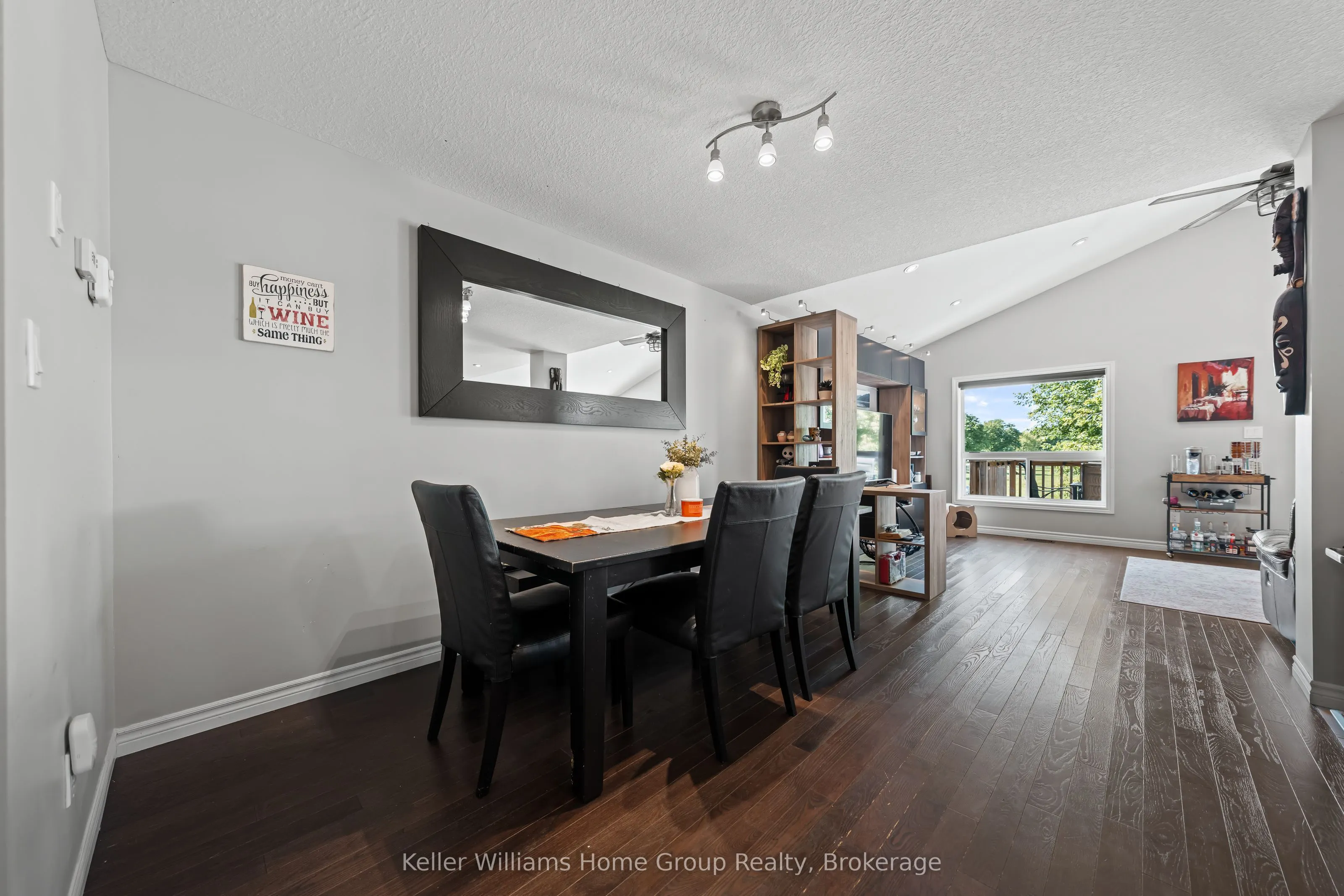 213 Couling Crescent