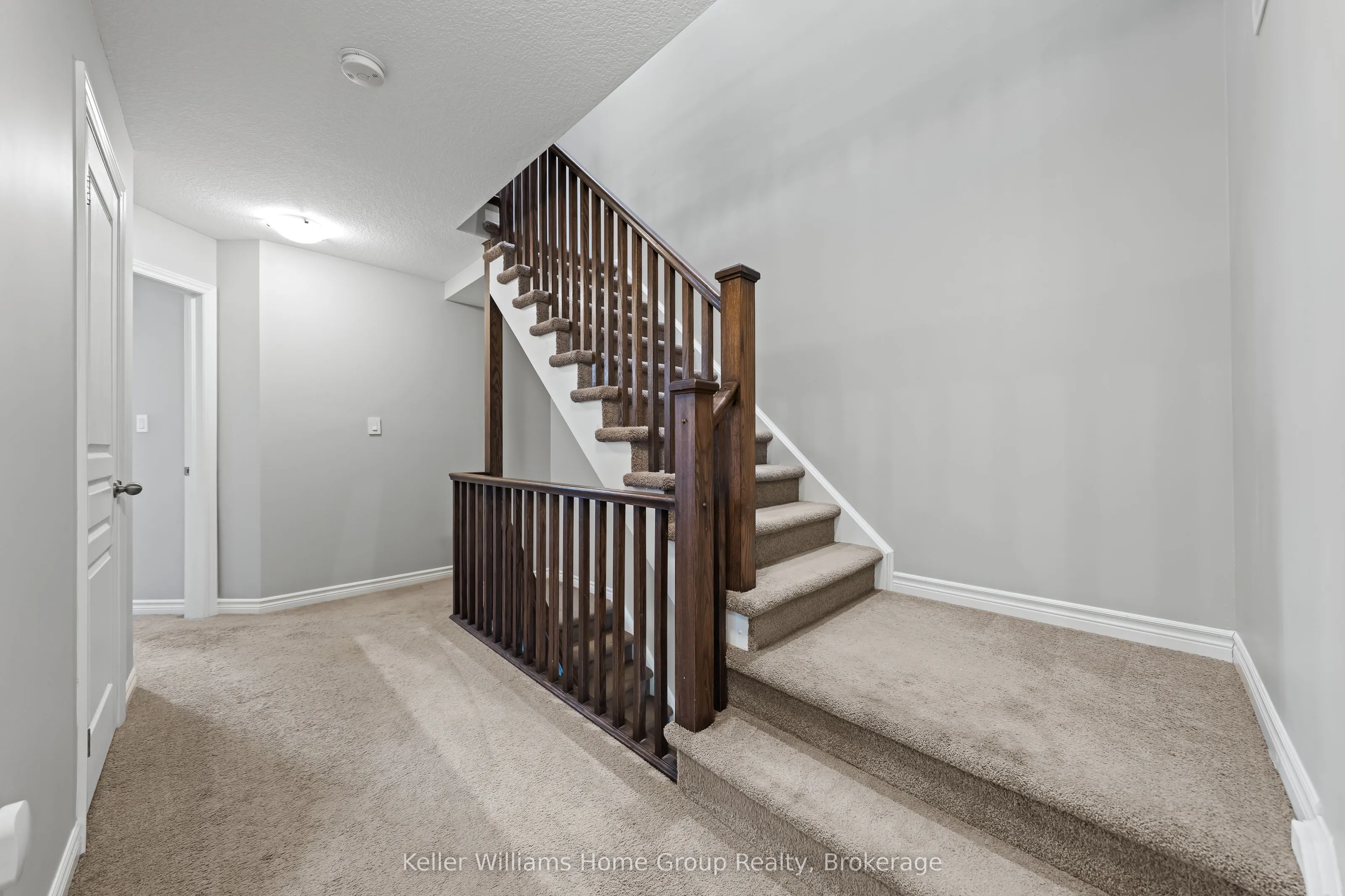 213 Couling Crescent