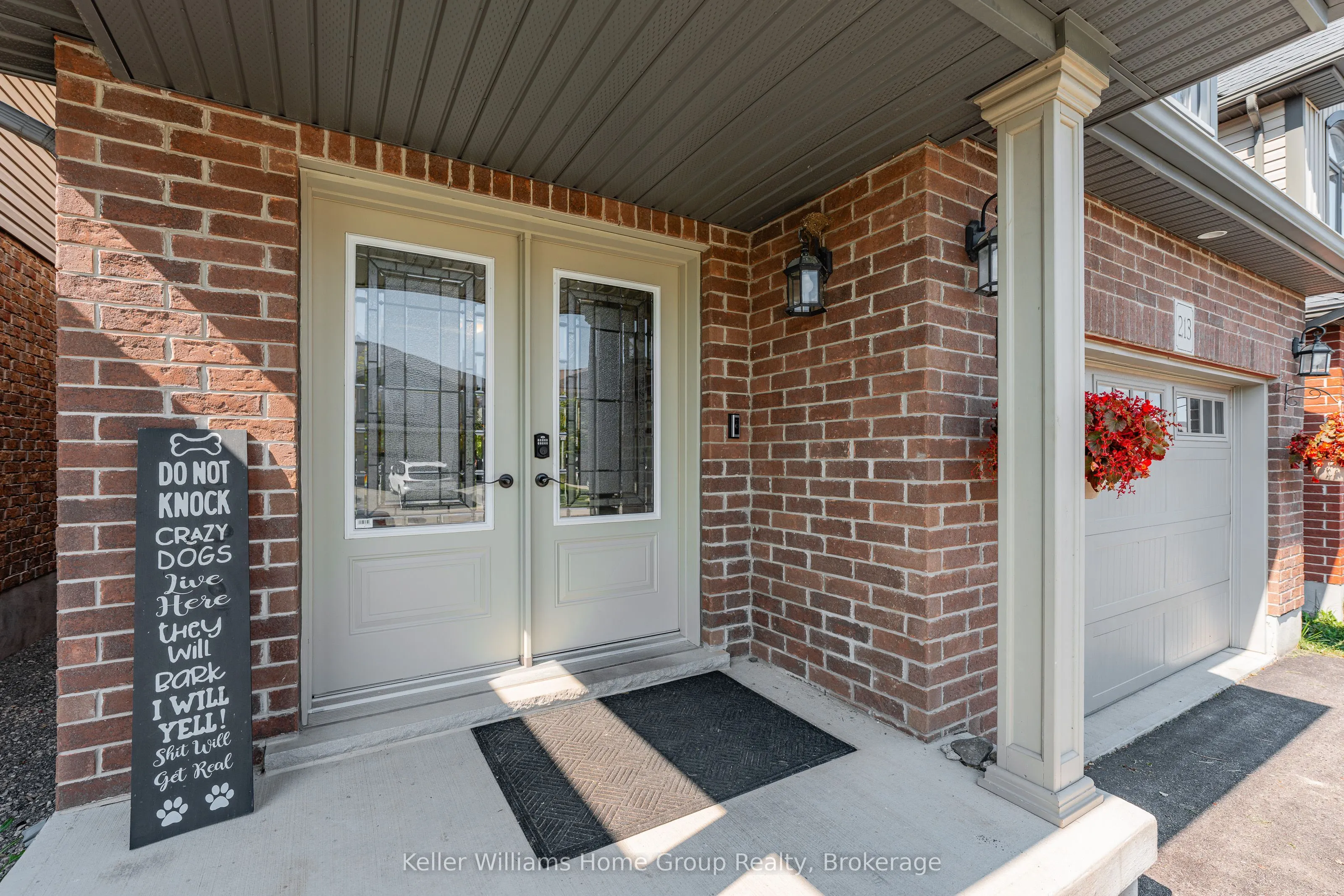 213 Couling Crescent