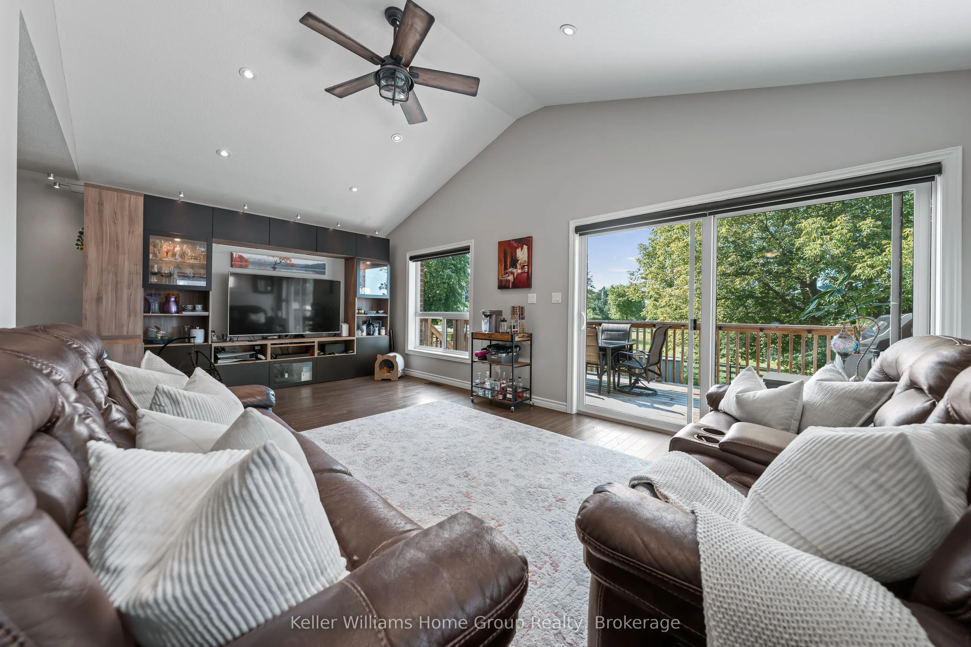 213 Couling Crescent