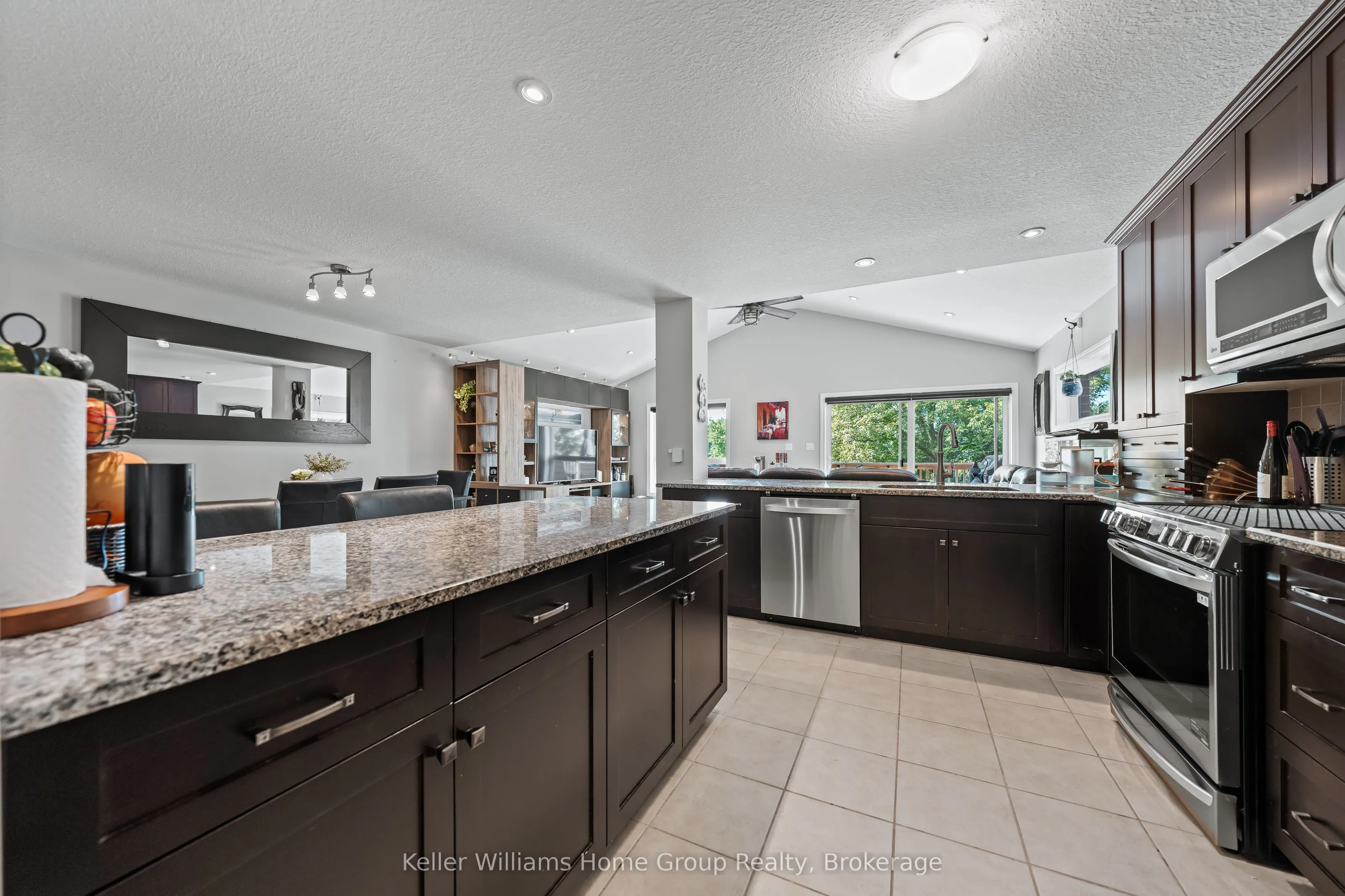 213 Couling Crescent
