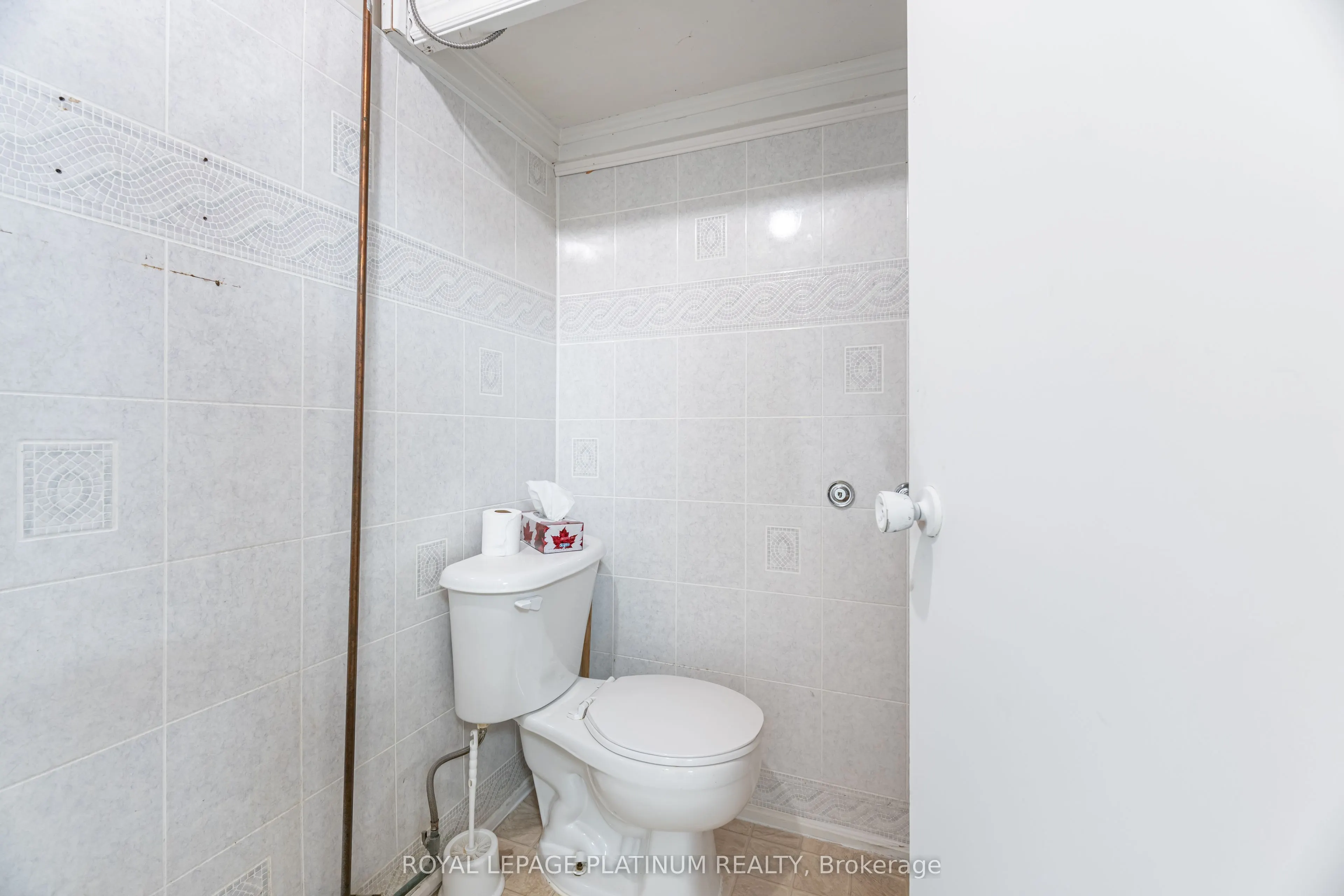 481 Dundas Street W, #2