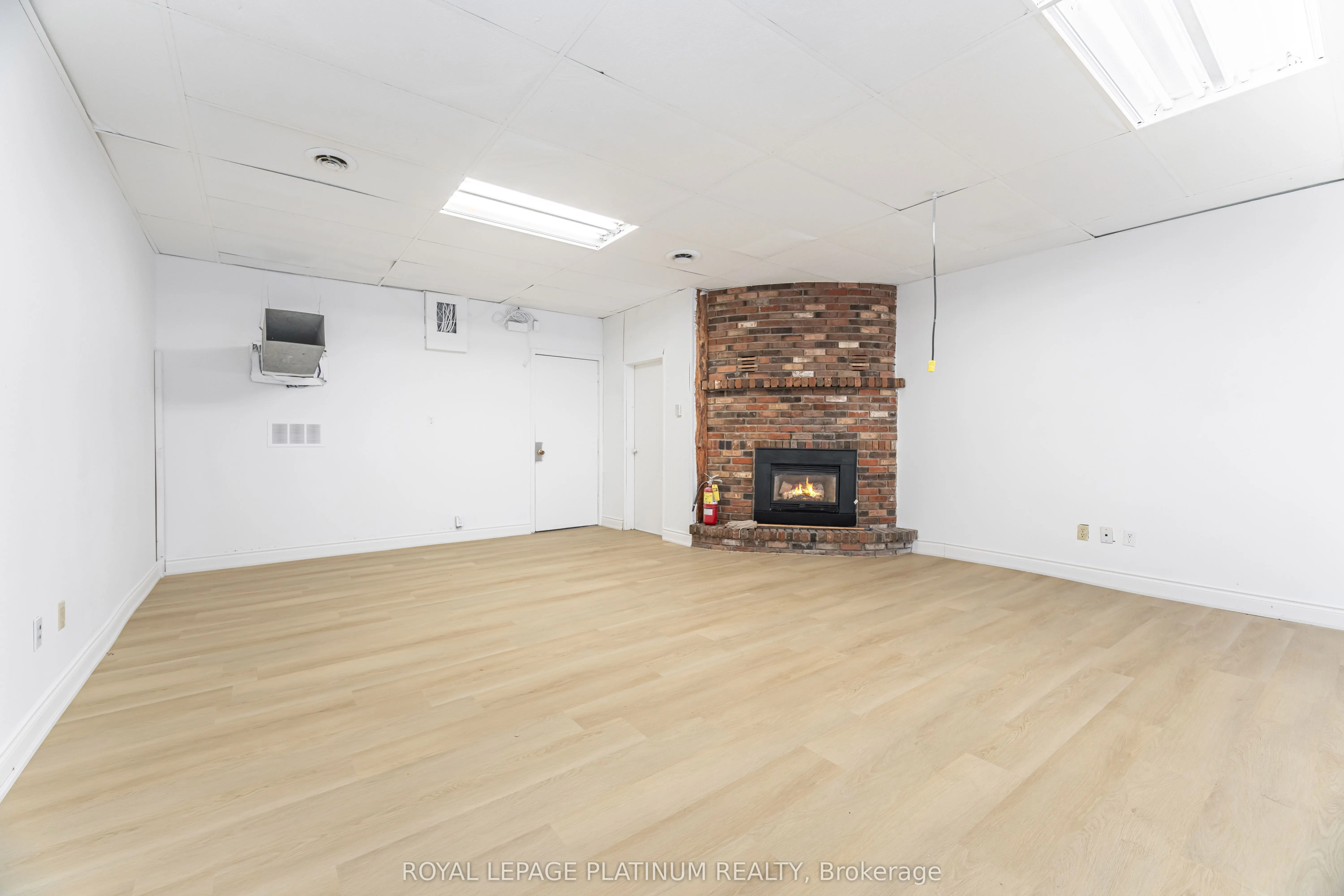 481 Dundas Street W, #2