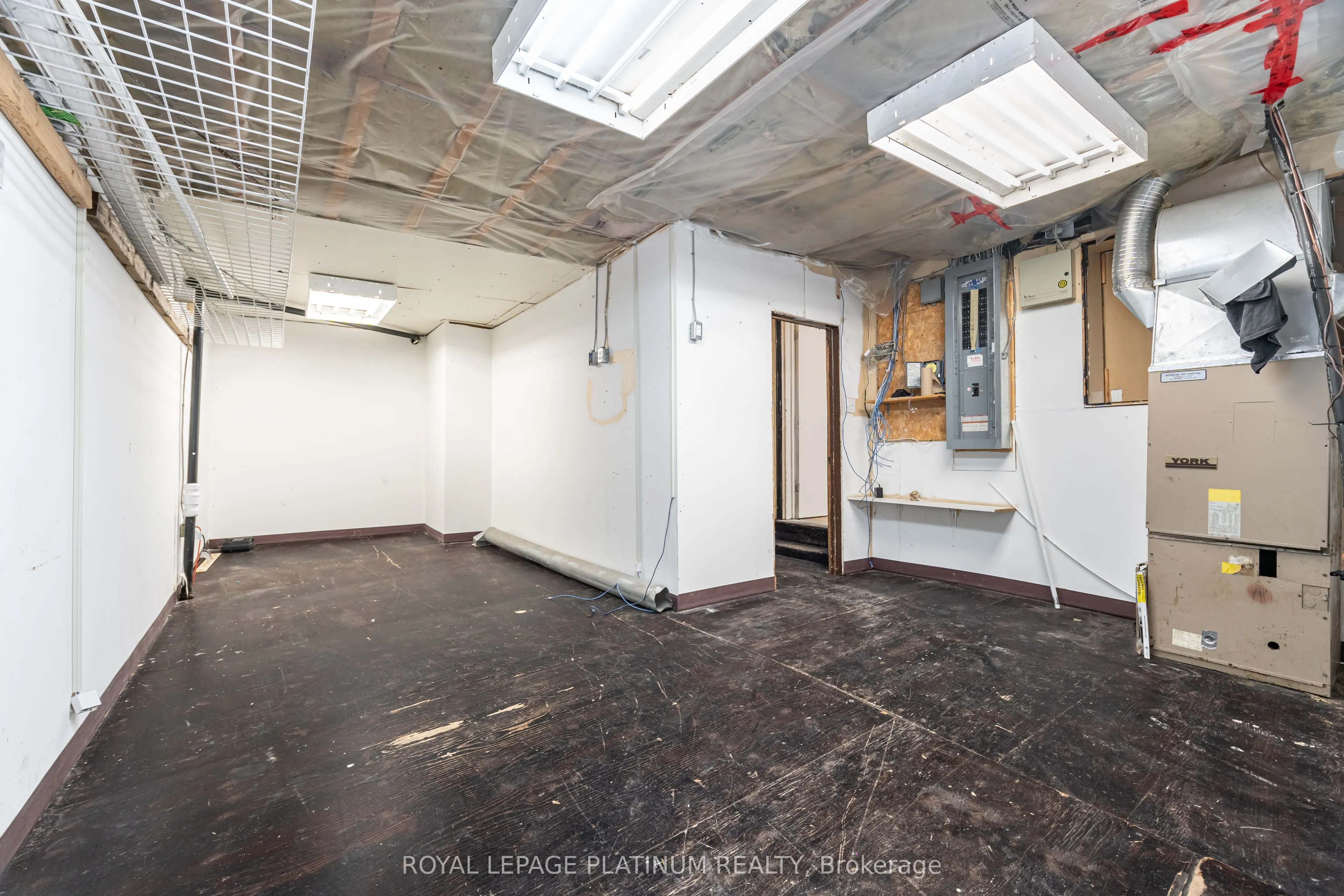 481 Dundas Street W, #2