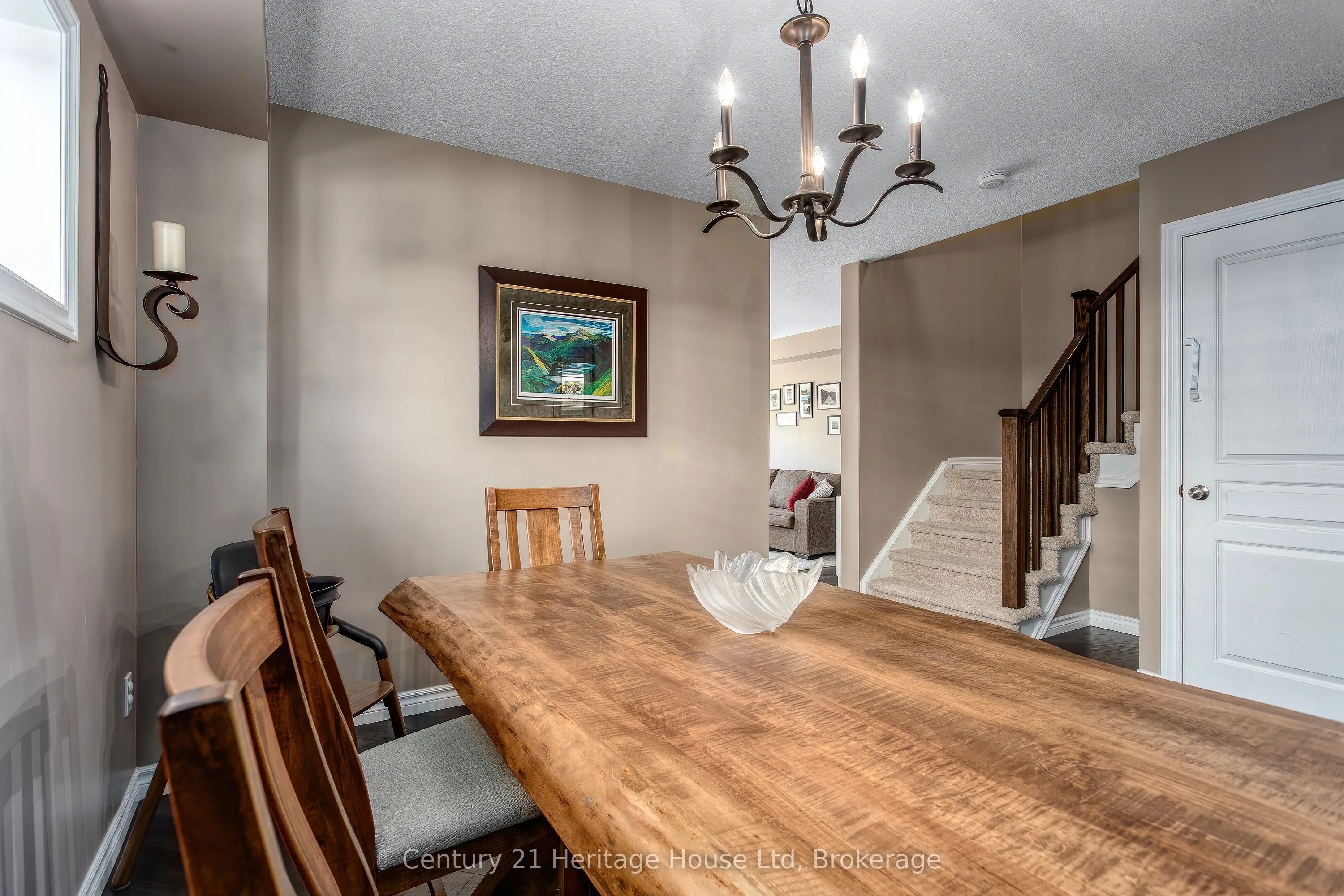 208 Couling Crescent