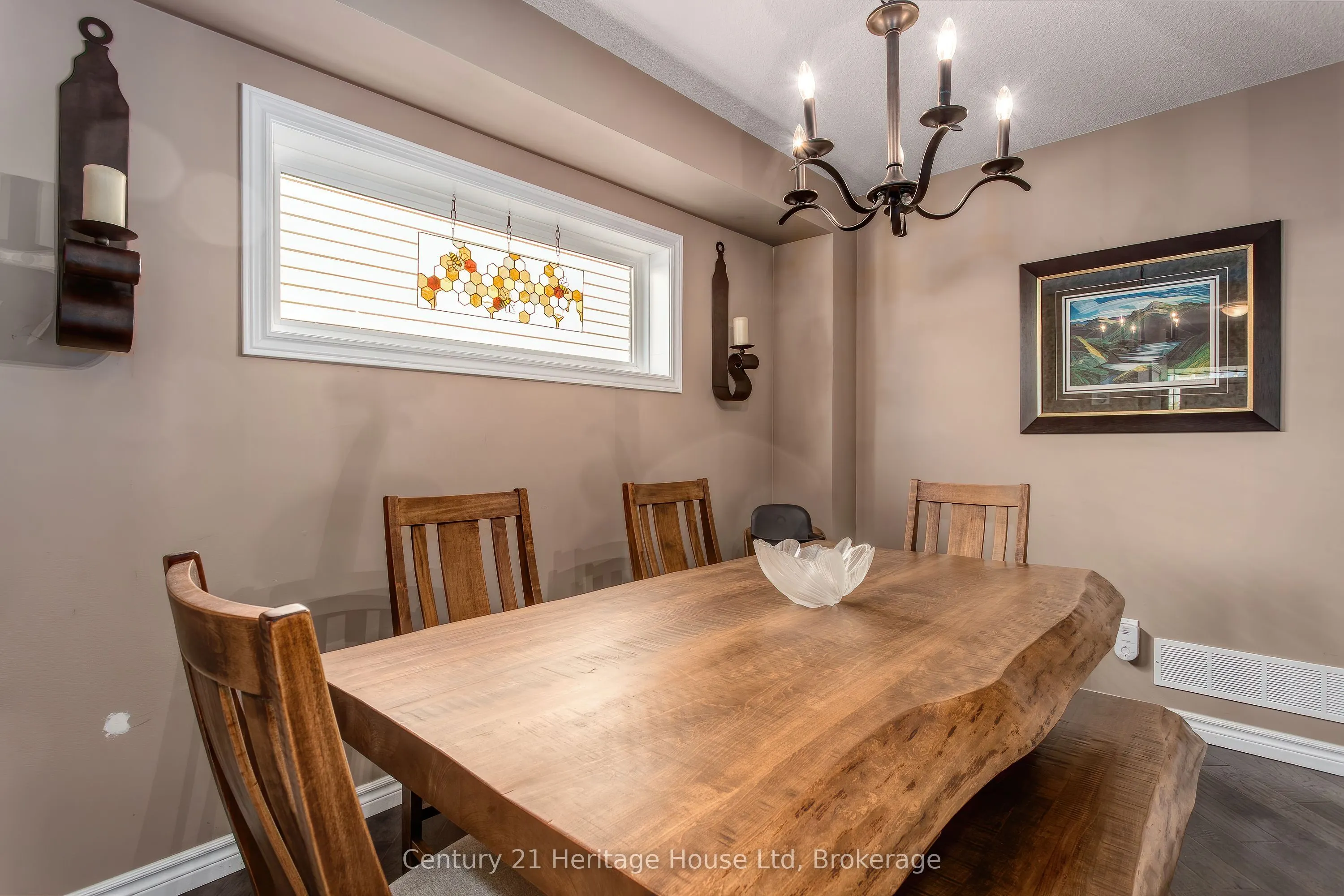 208 Couling Crescent