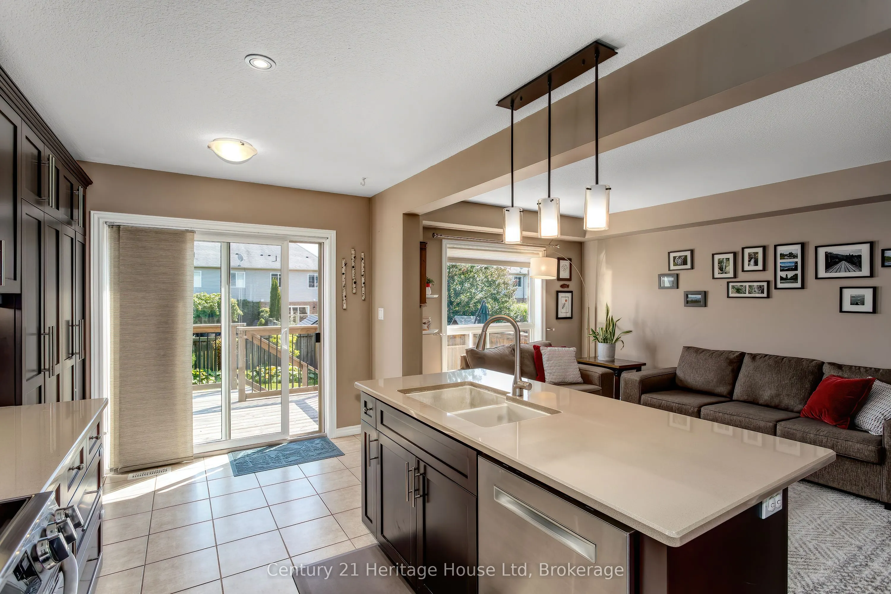 208 Couling Crescent