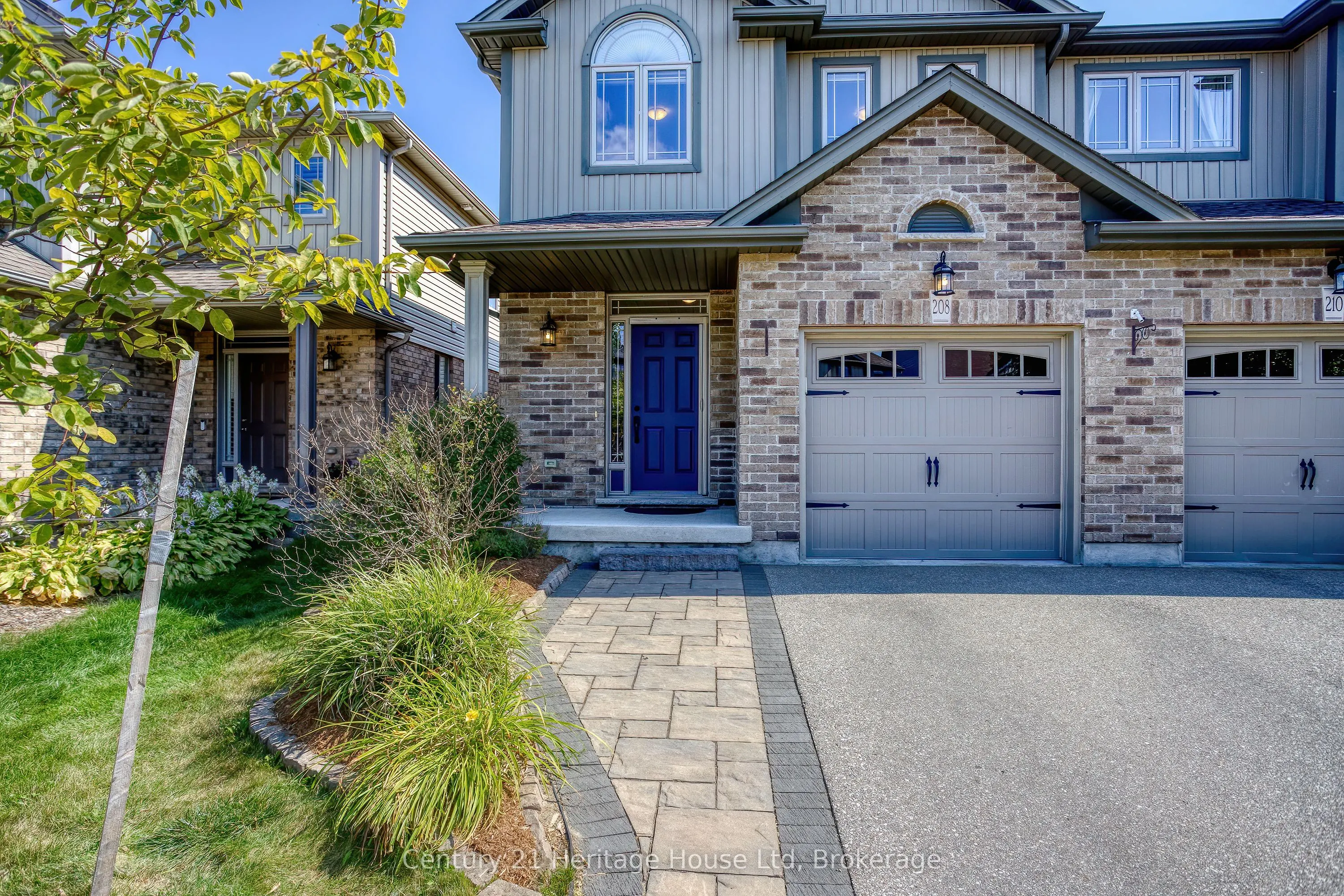 208 Couling Crescent