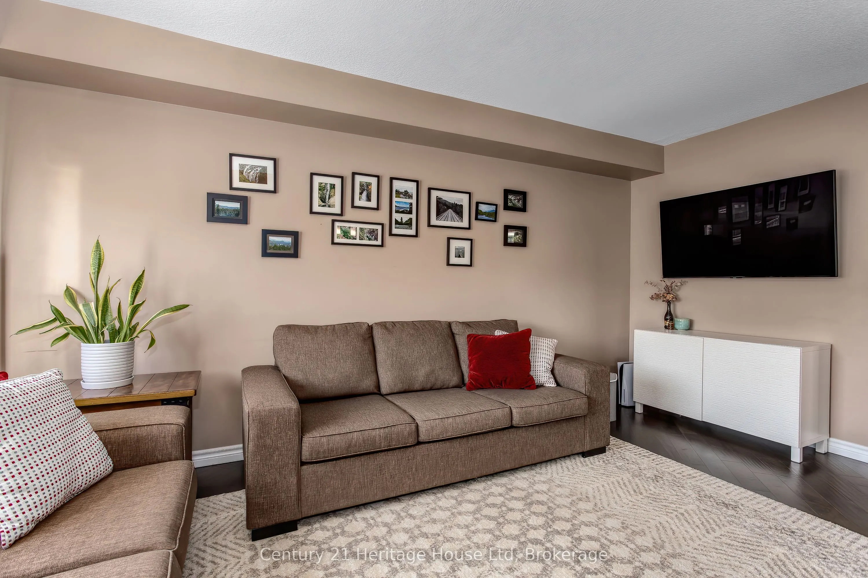 208 Couling Crescent