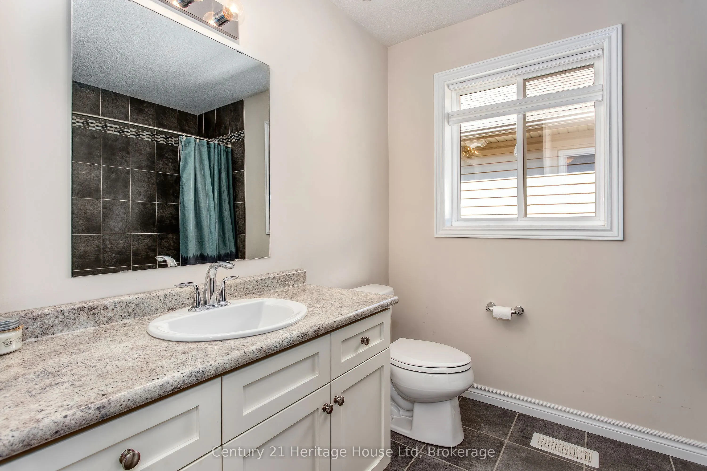 208 Couling Crescent
