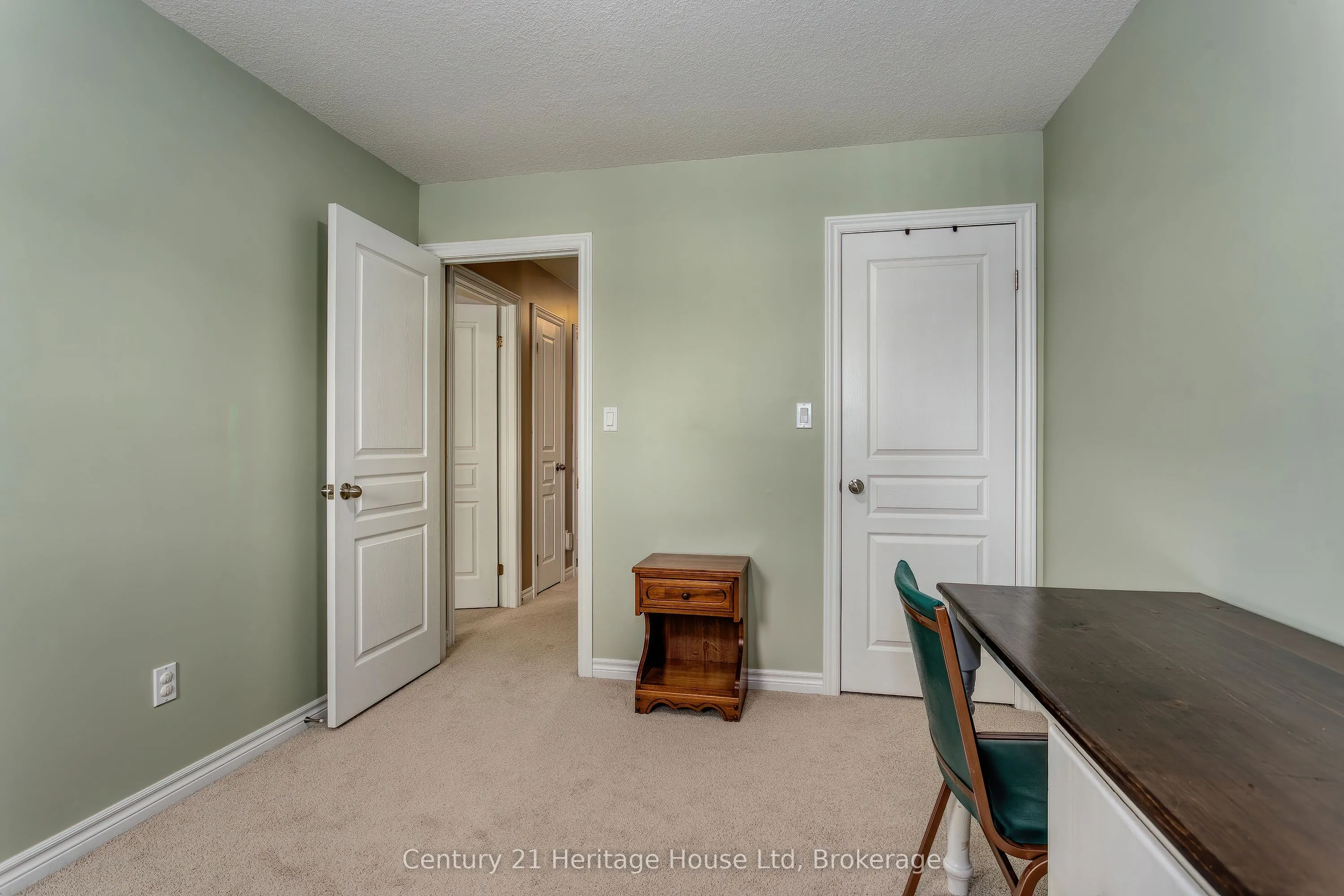 208 Couling Crescent