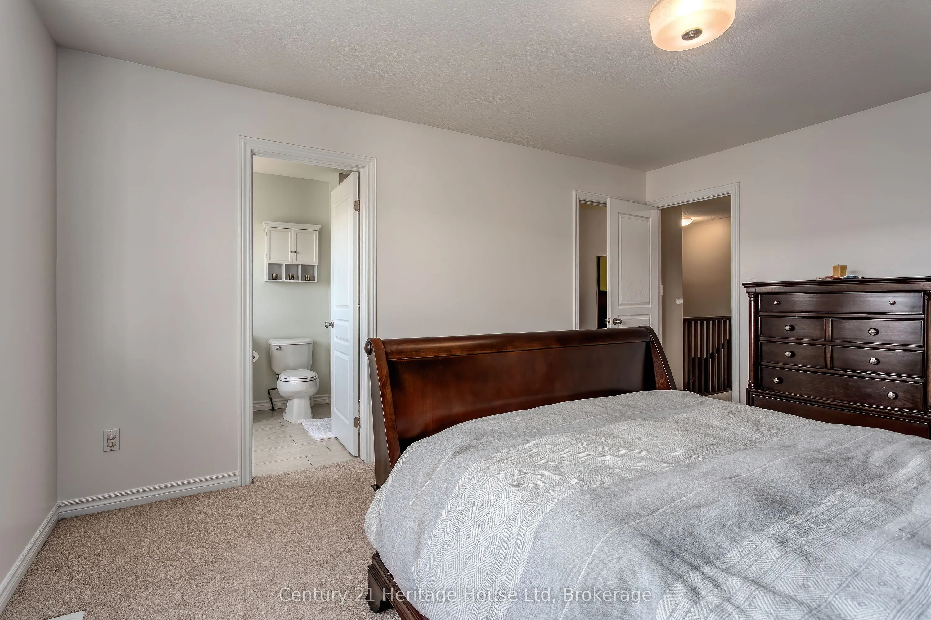 208 Couling Crescent