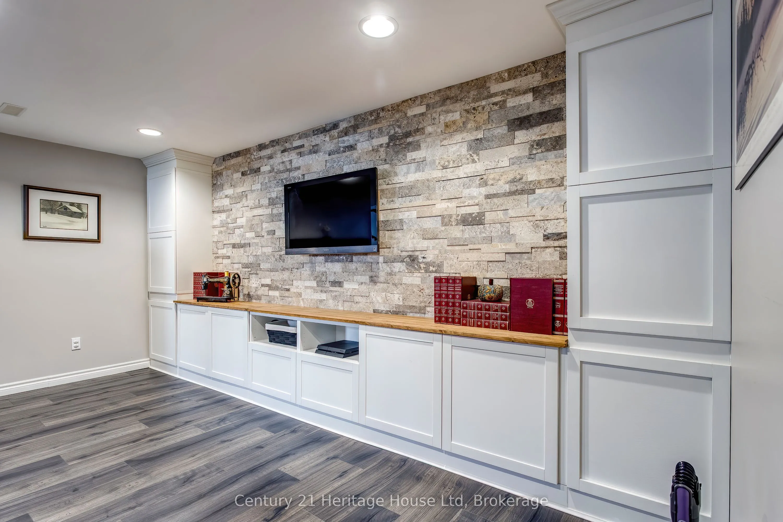 208 Couling Crescent