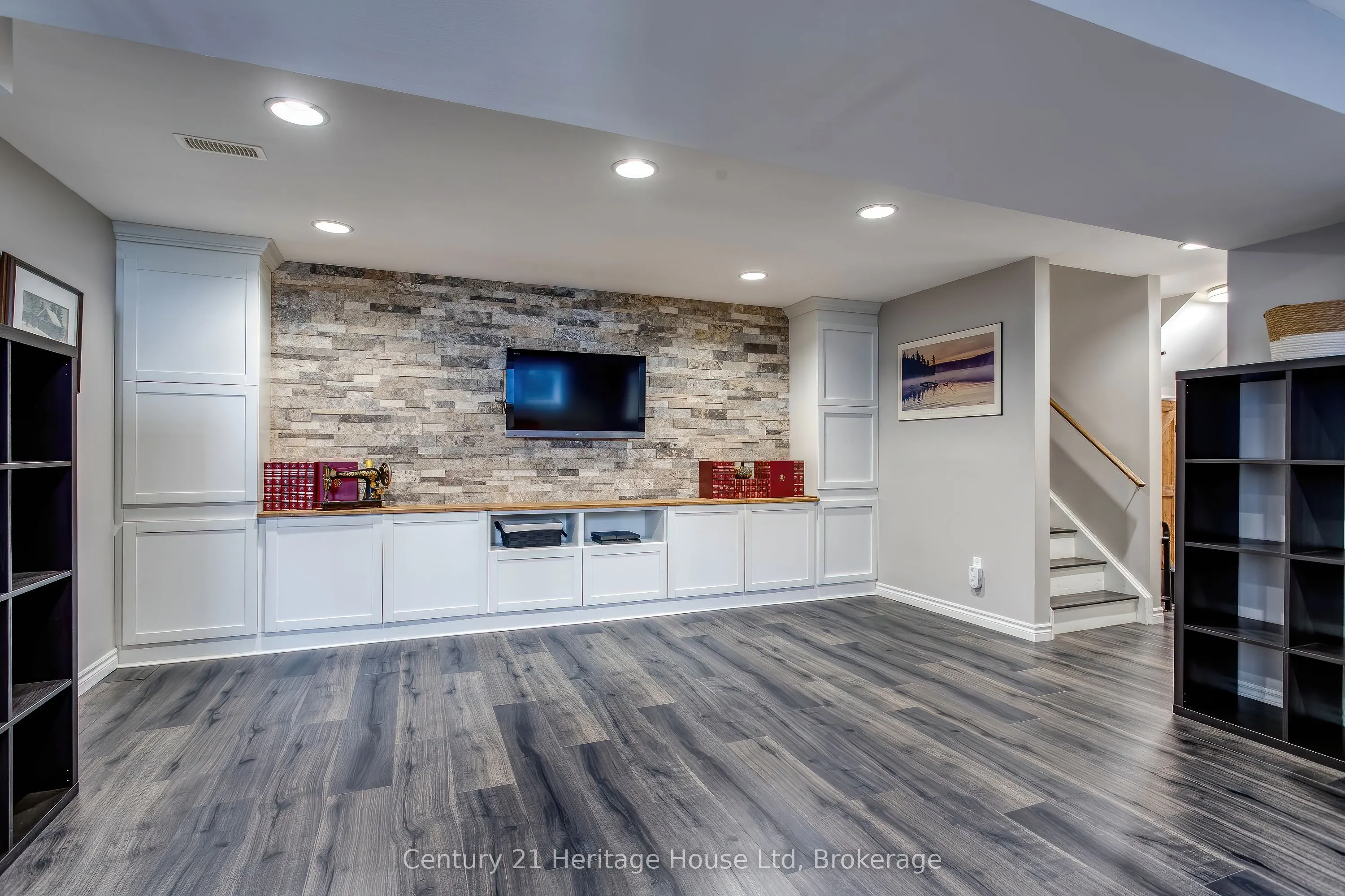 208 Couling Crescent