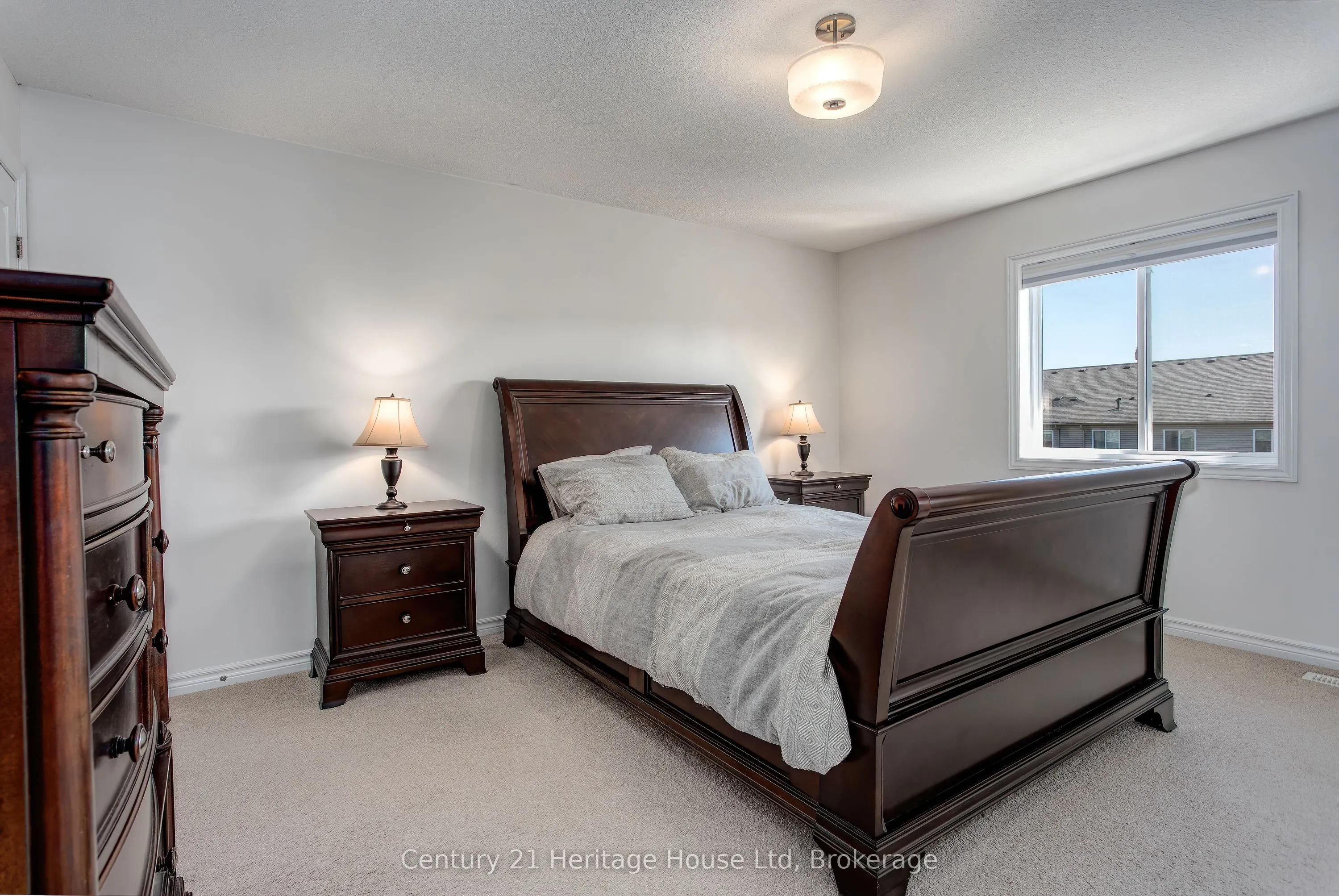 208 Couling Crescent