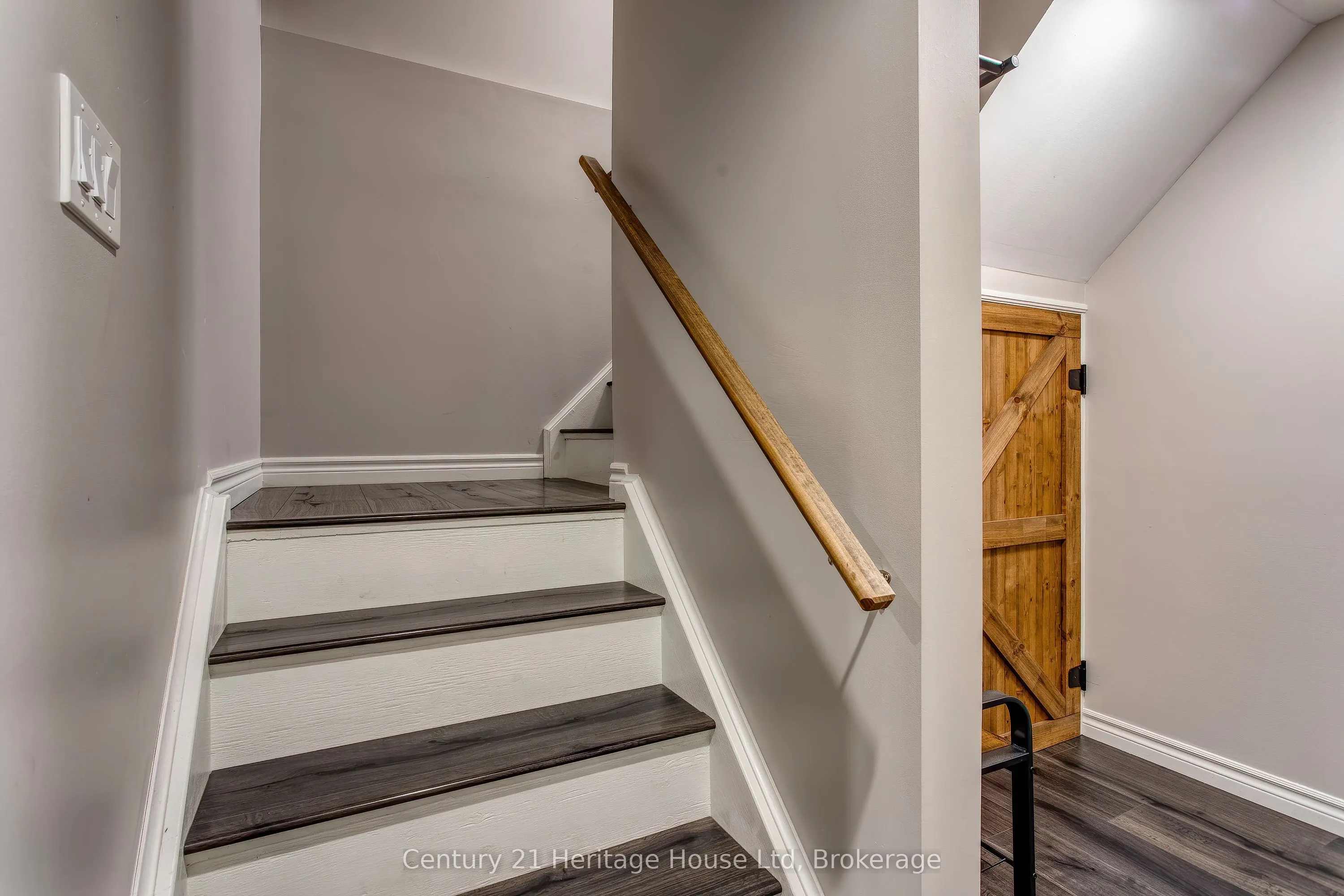 208 Couling Crescent