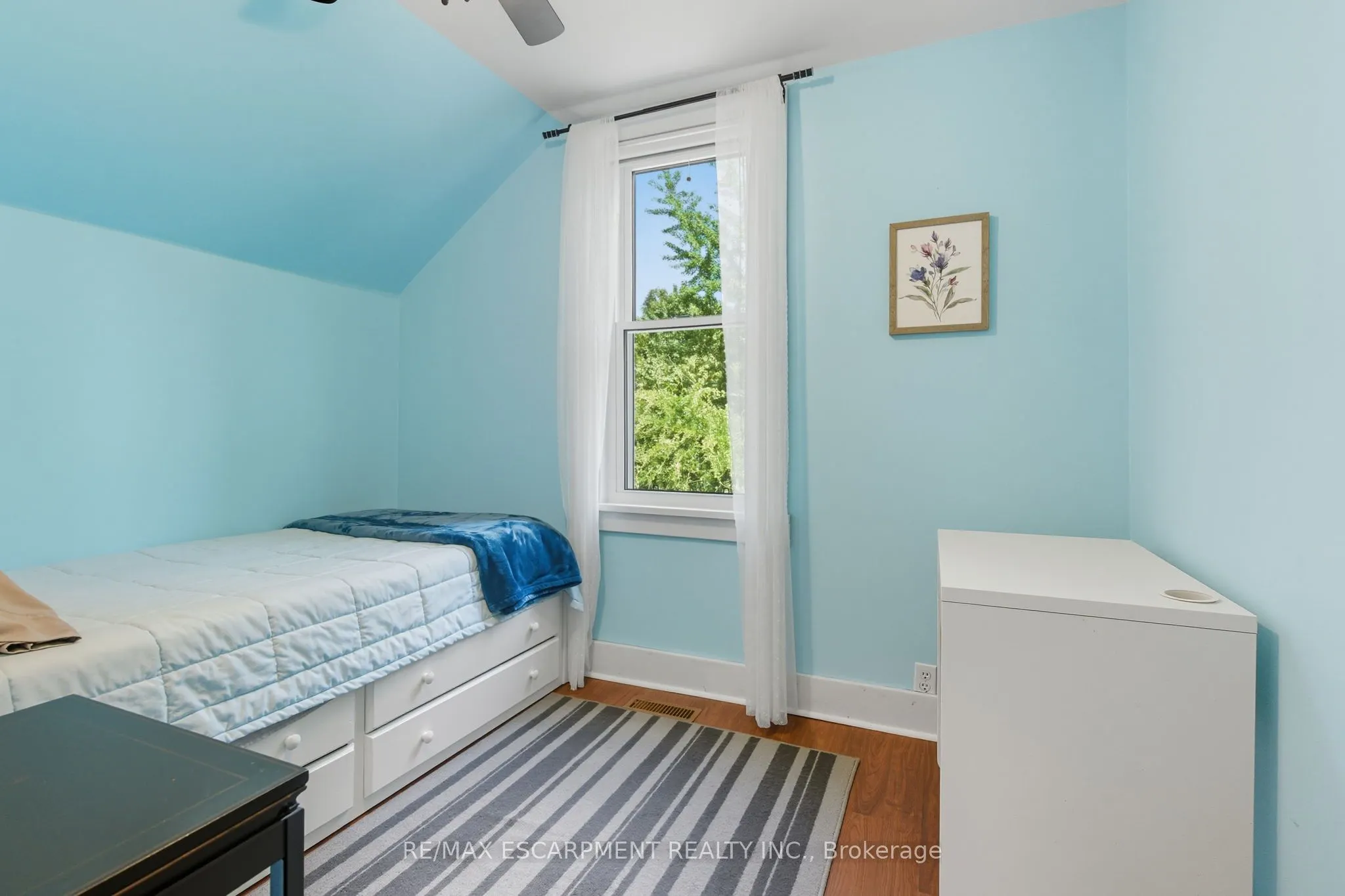 33 Broadway Avenue