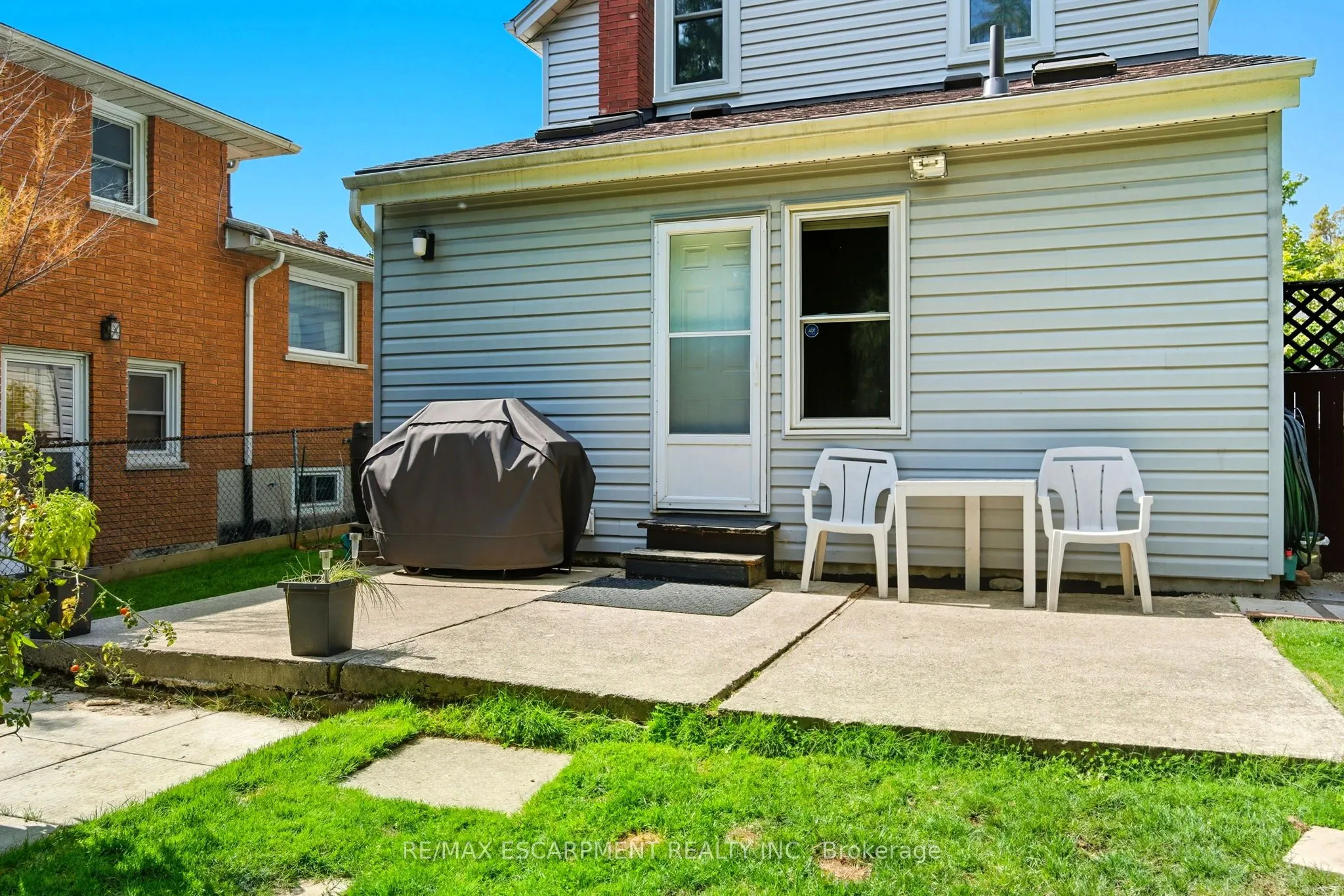 33 Broadway Avenue