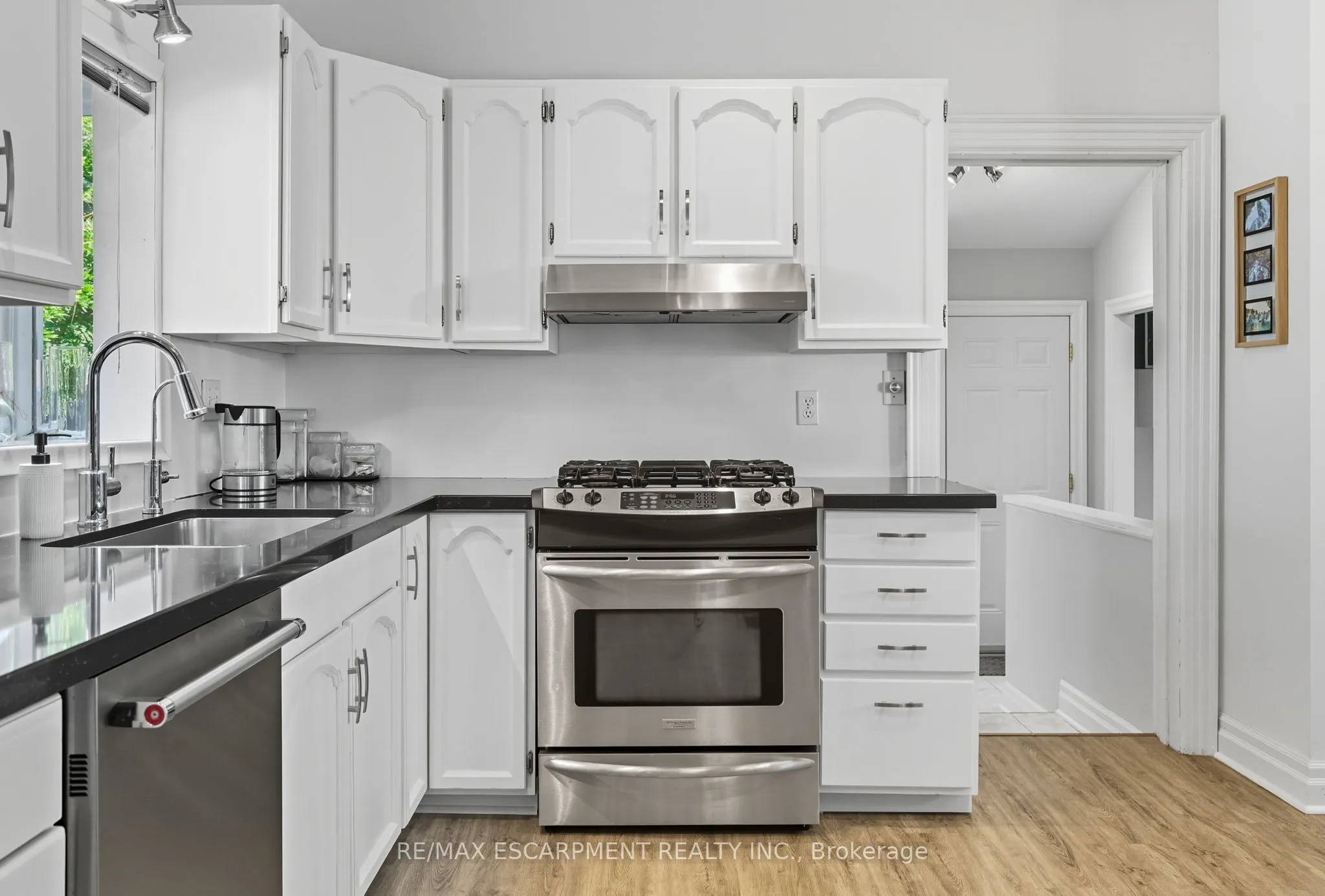 33 Broadway Avenue