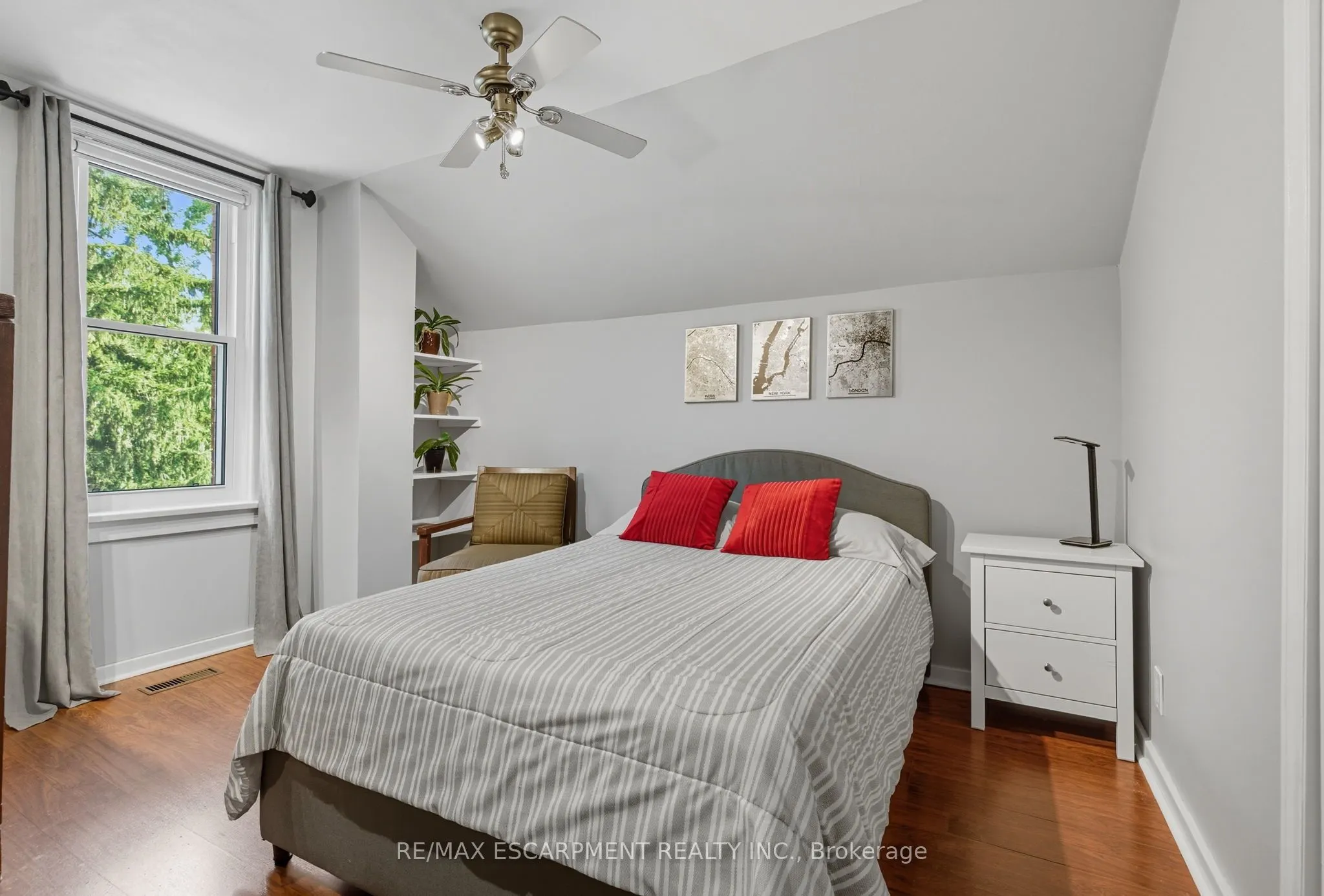 33 Broadway Avenue