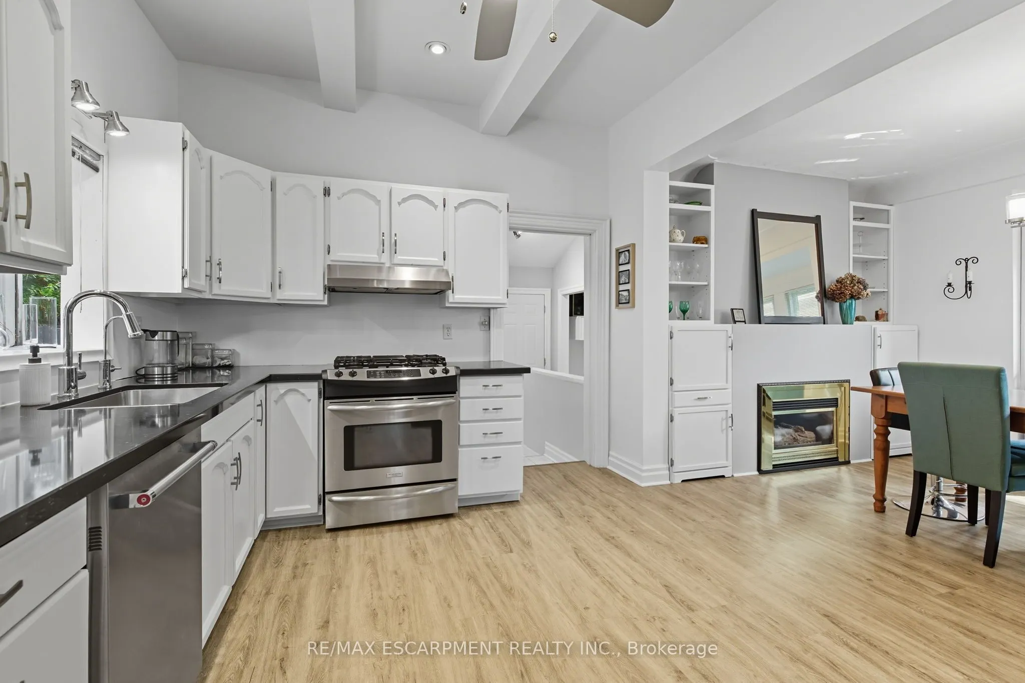 33 Broadway Avenue