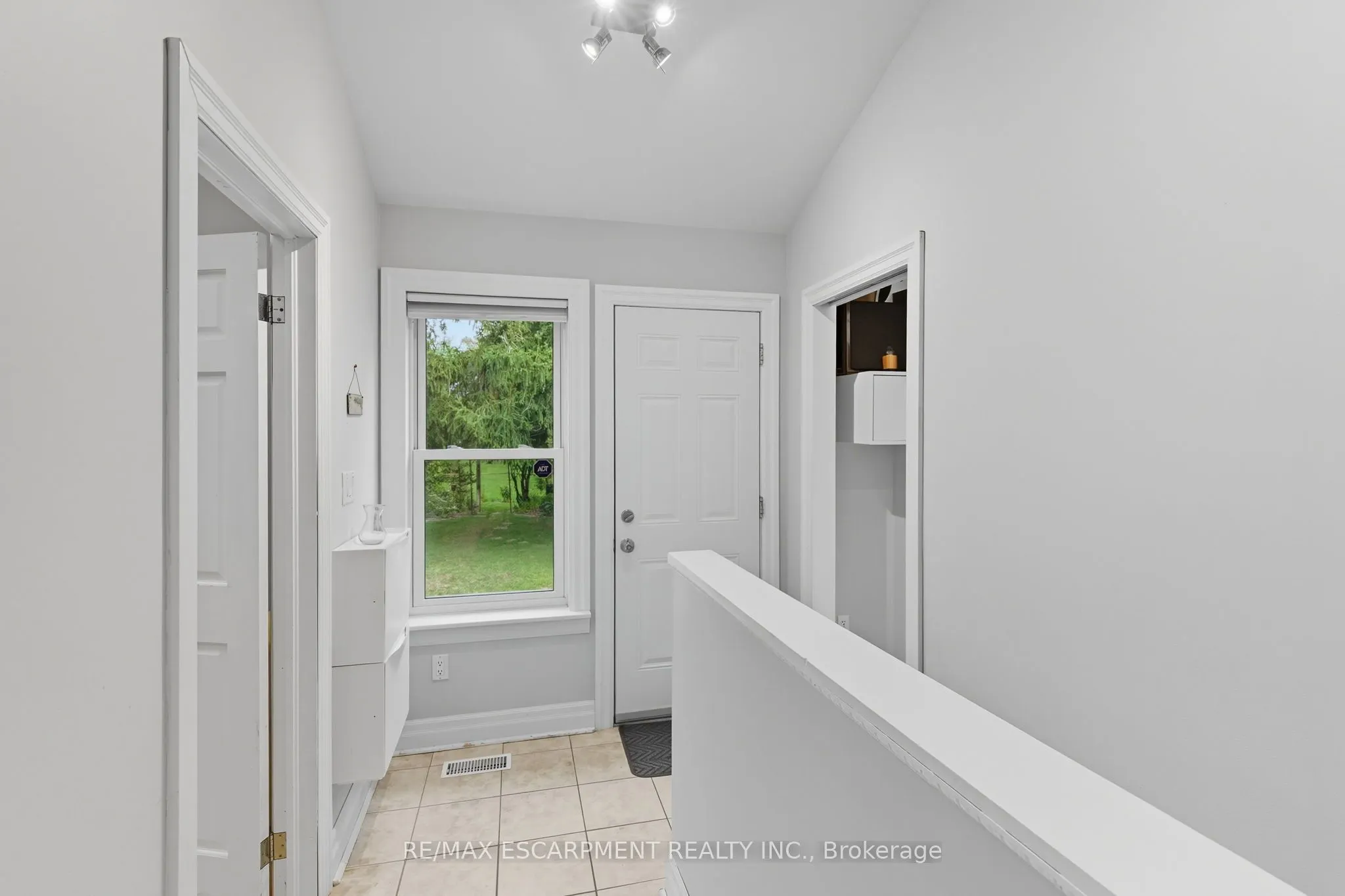 33 Broadway Avenue