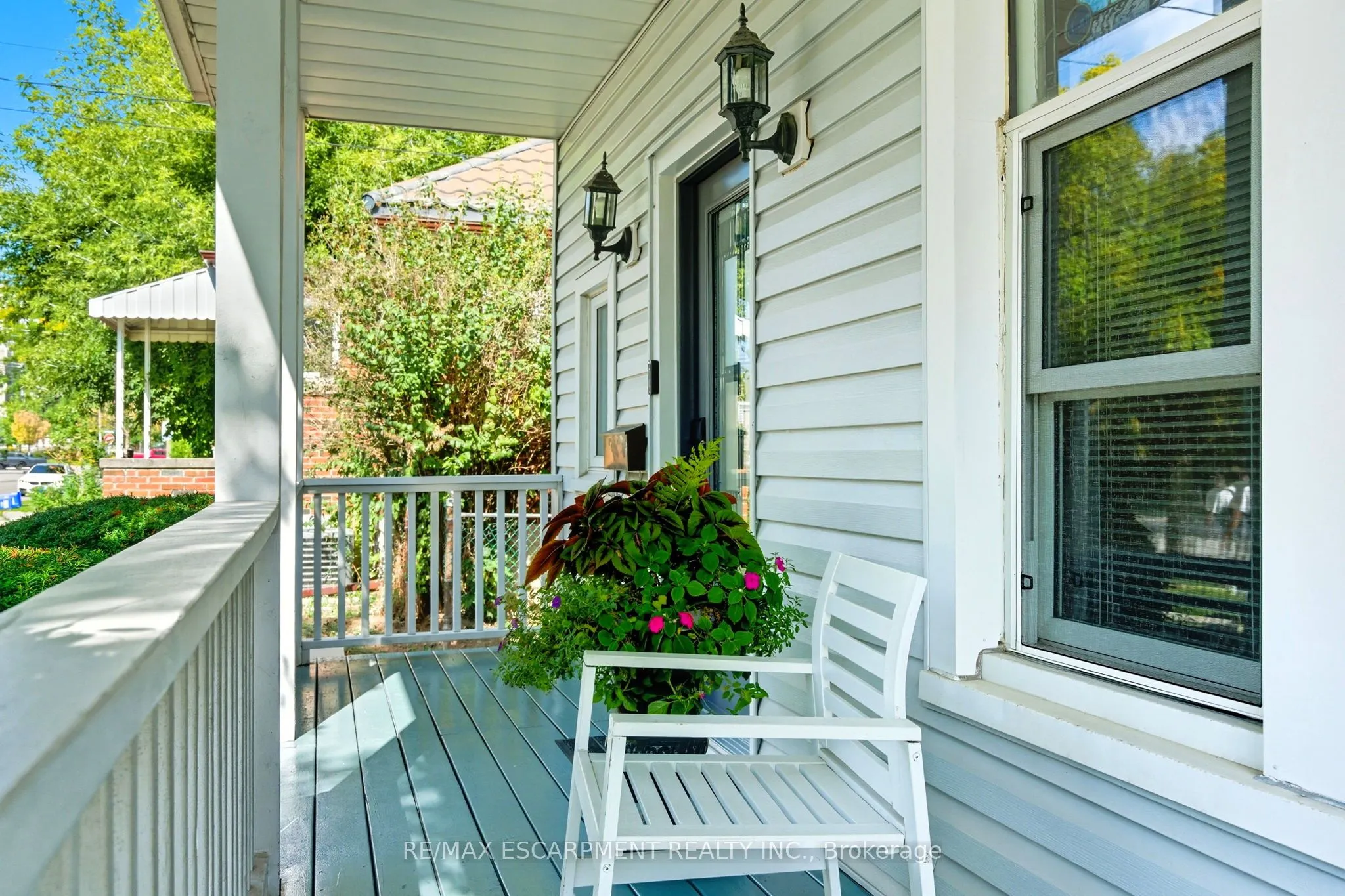 33 Broadway Avenue