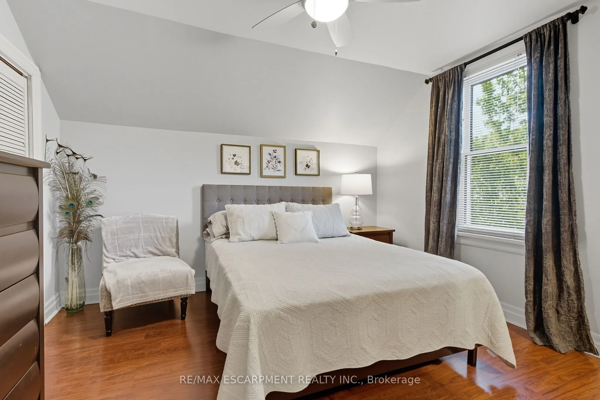 33 Broadway Avenue