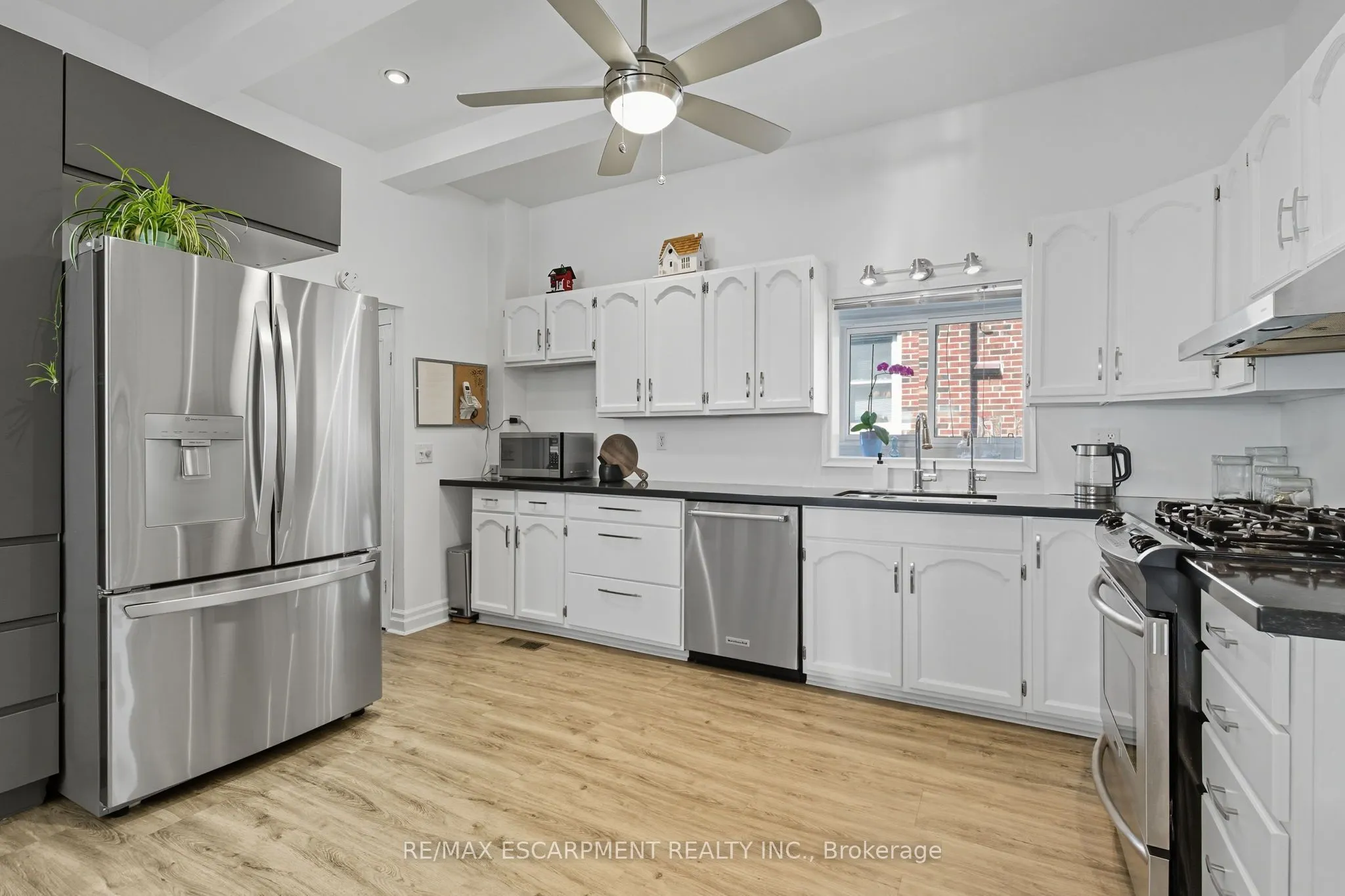 33 Broadway Avenue