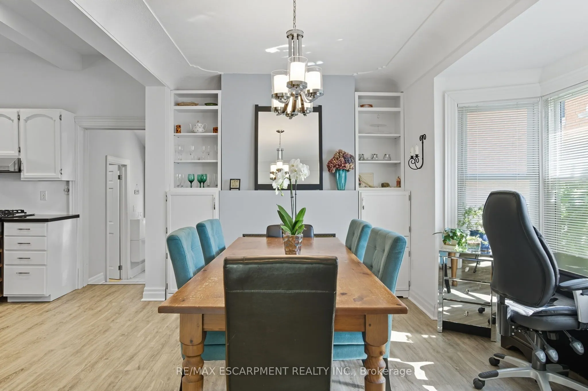33 Broadway Avenue
