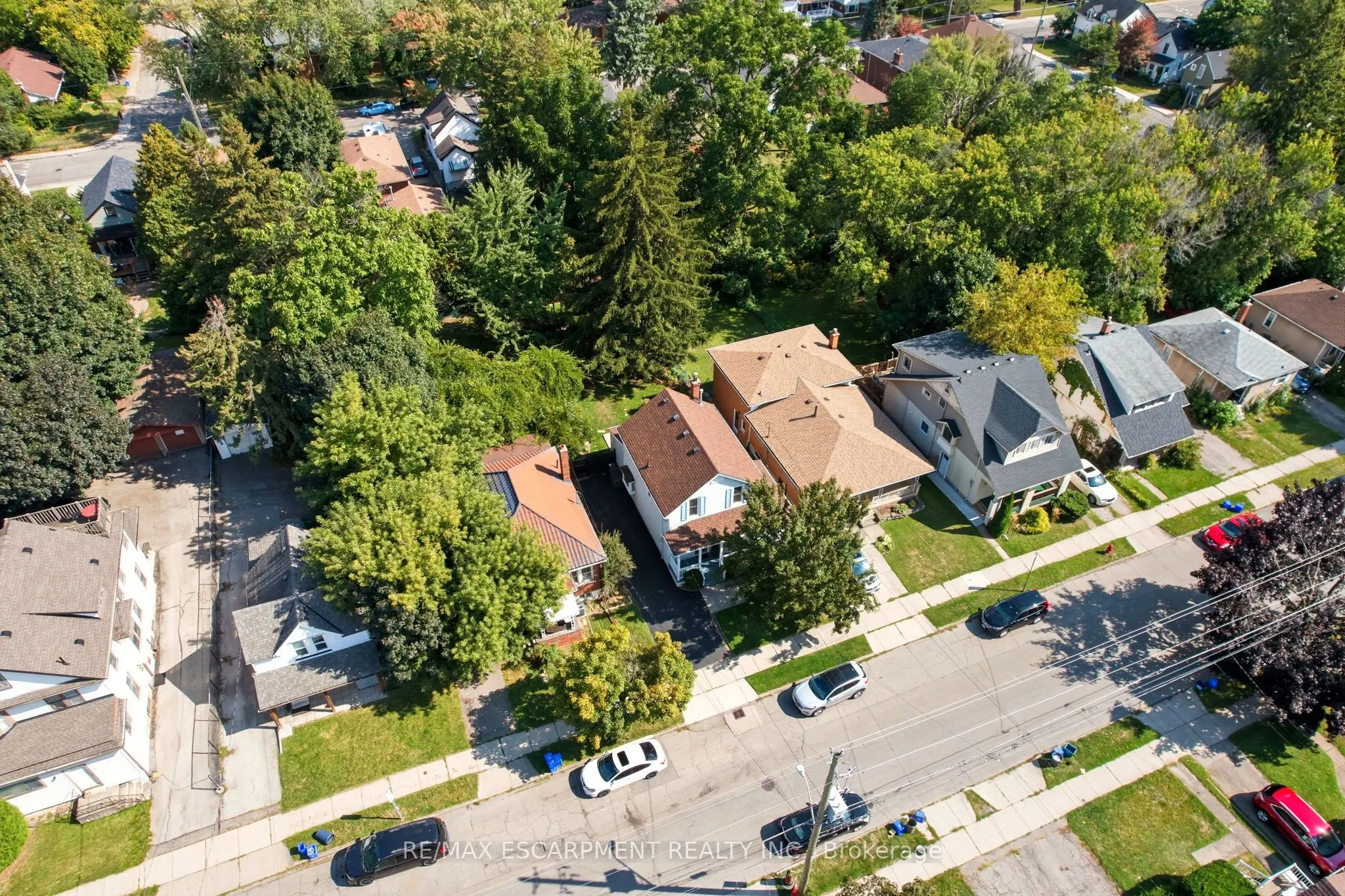 33 Broadway Avenue
