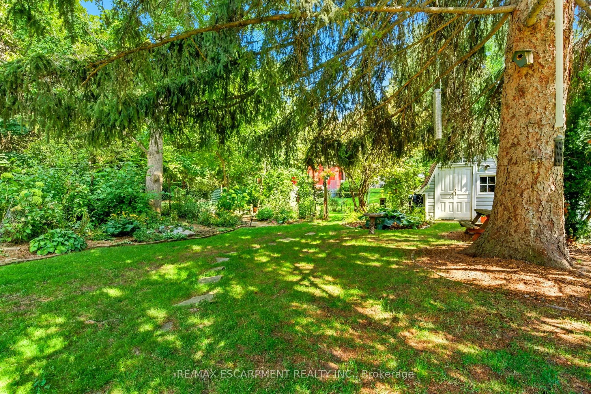 33 Broadway Avenue