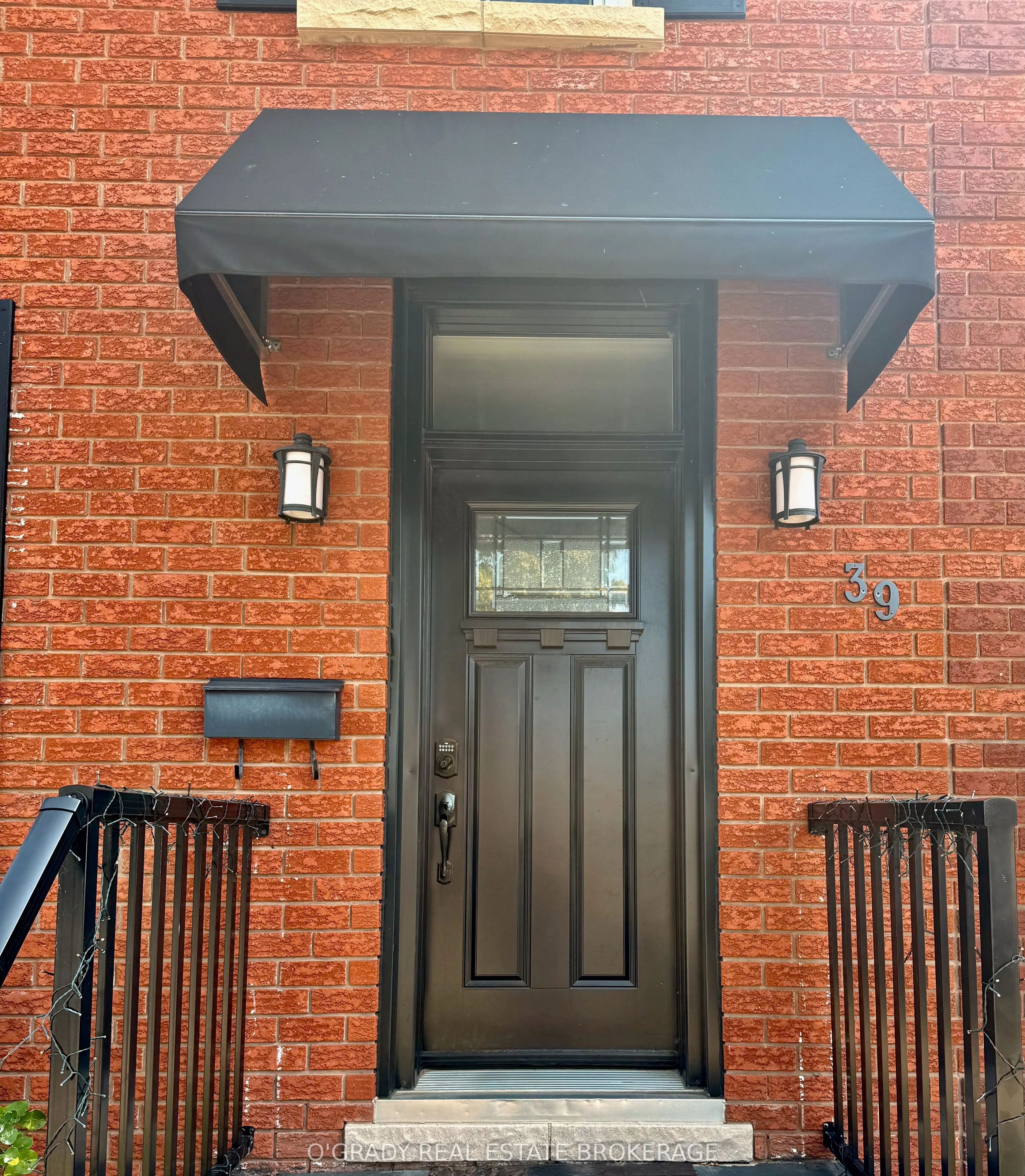 39 James Street E
