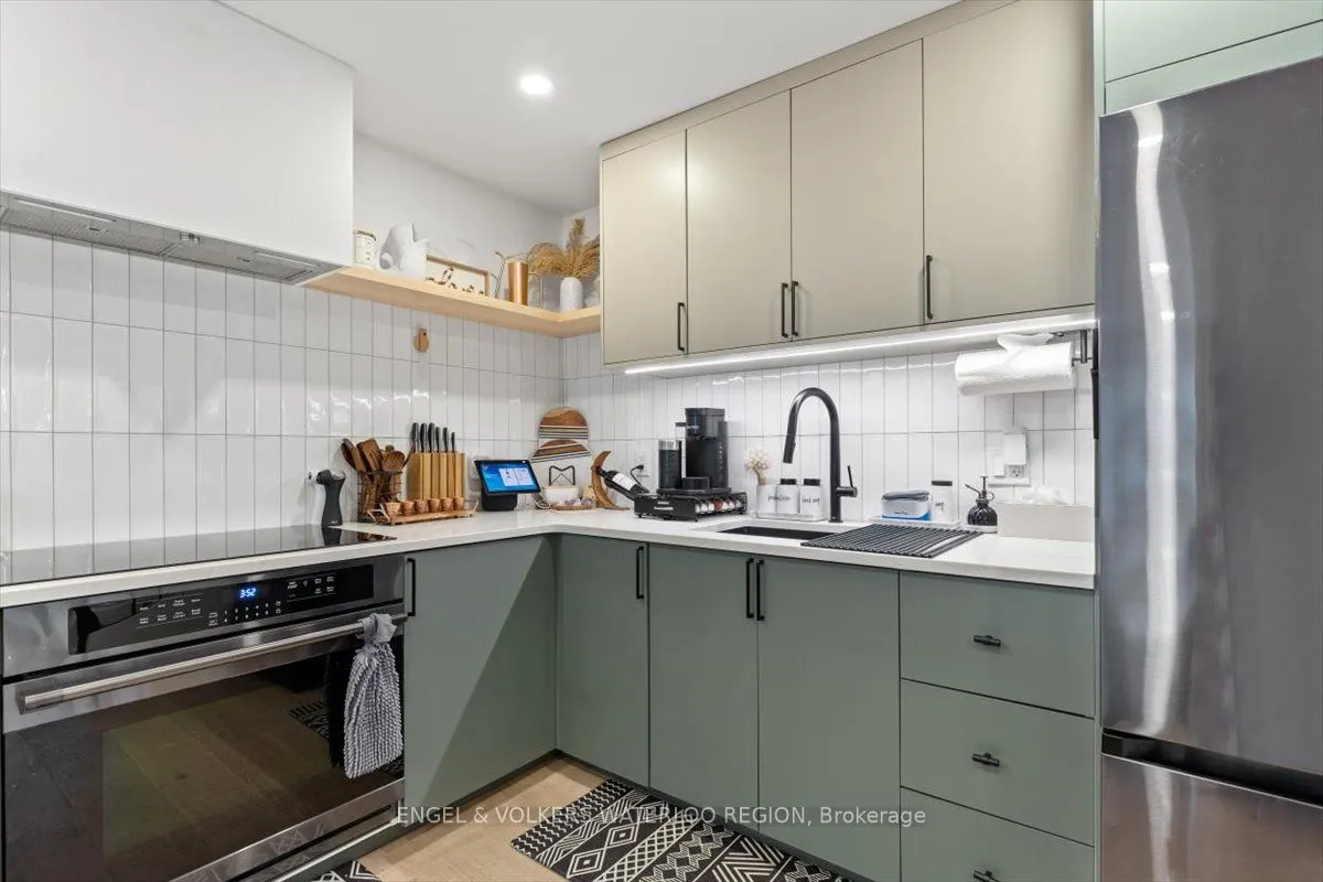 605 Pinerow Crescent, #B