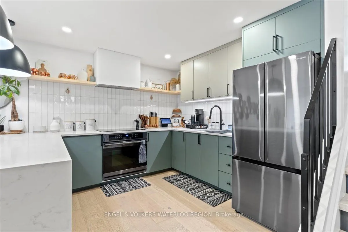 605 Pinerow Crescent, #B