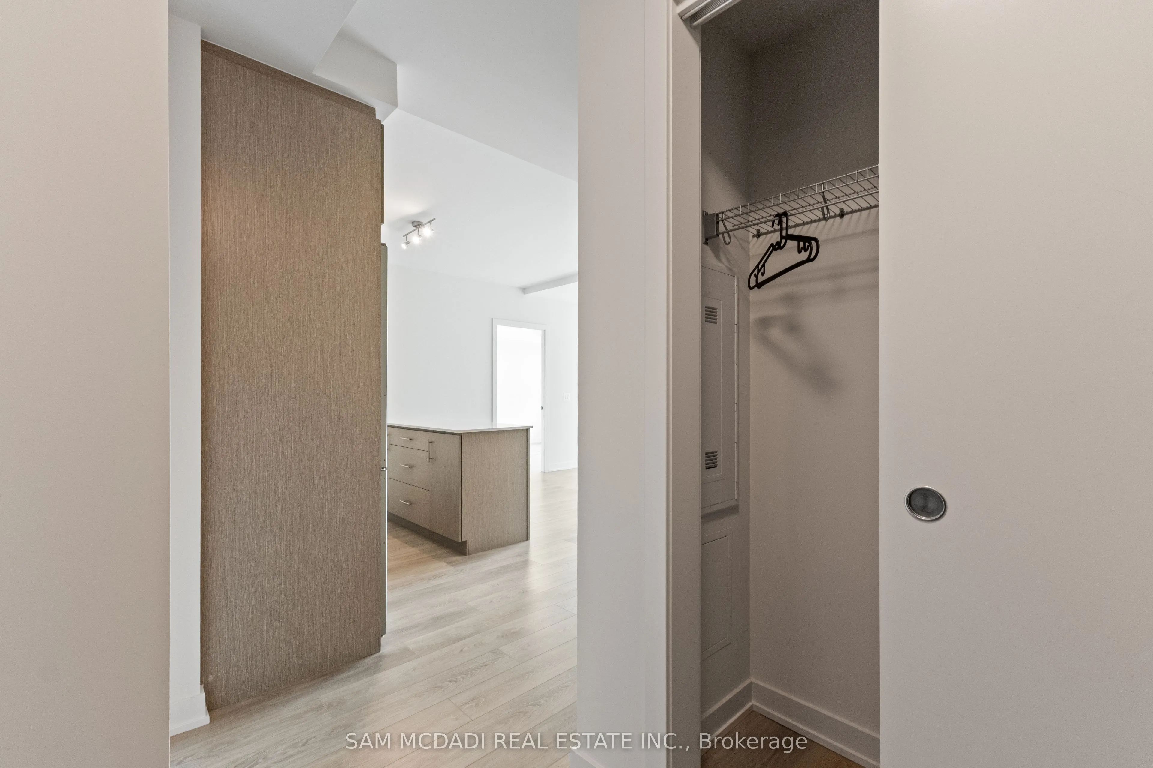 212 King William Street, #1305