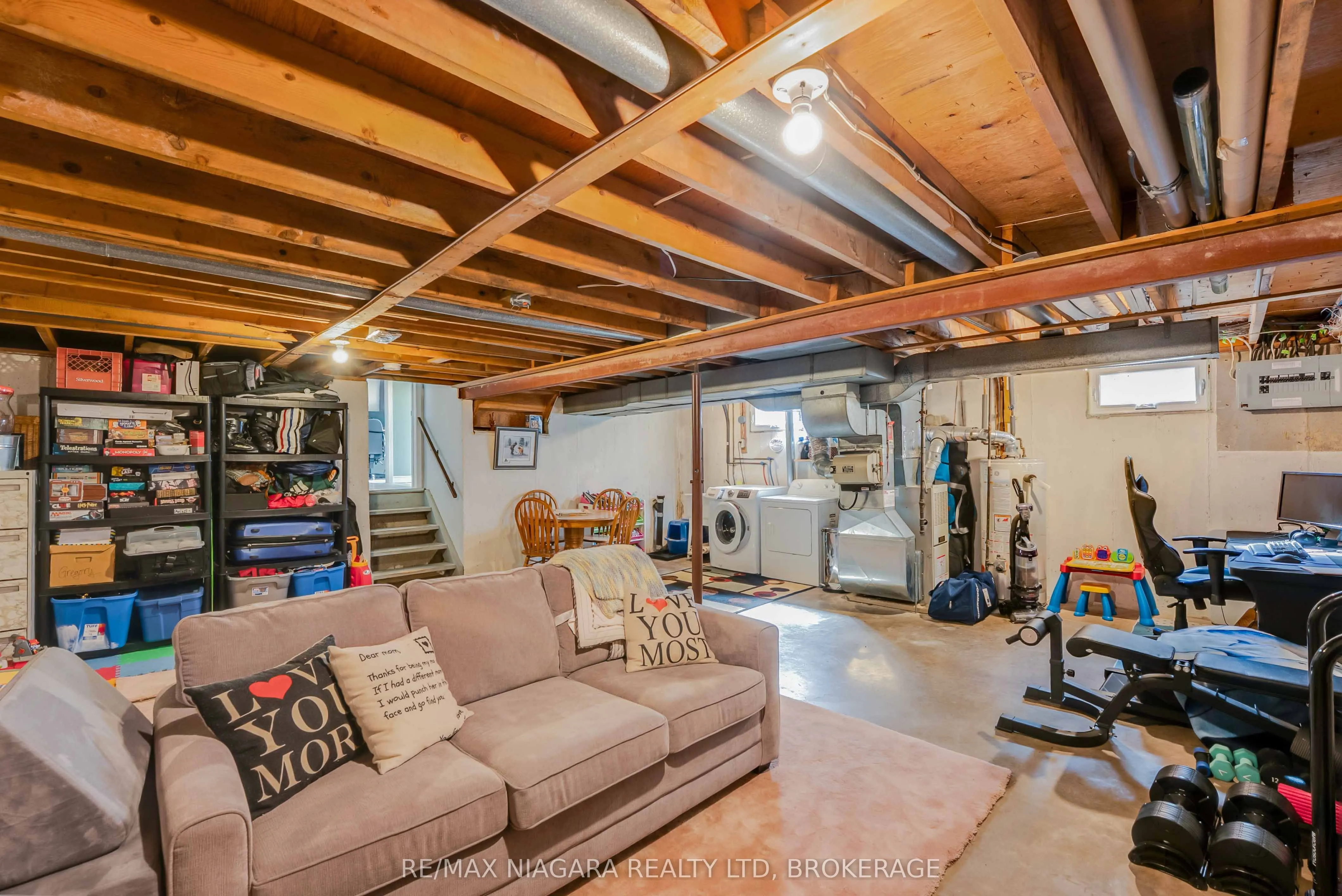 485 LEONARD Avenue