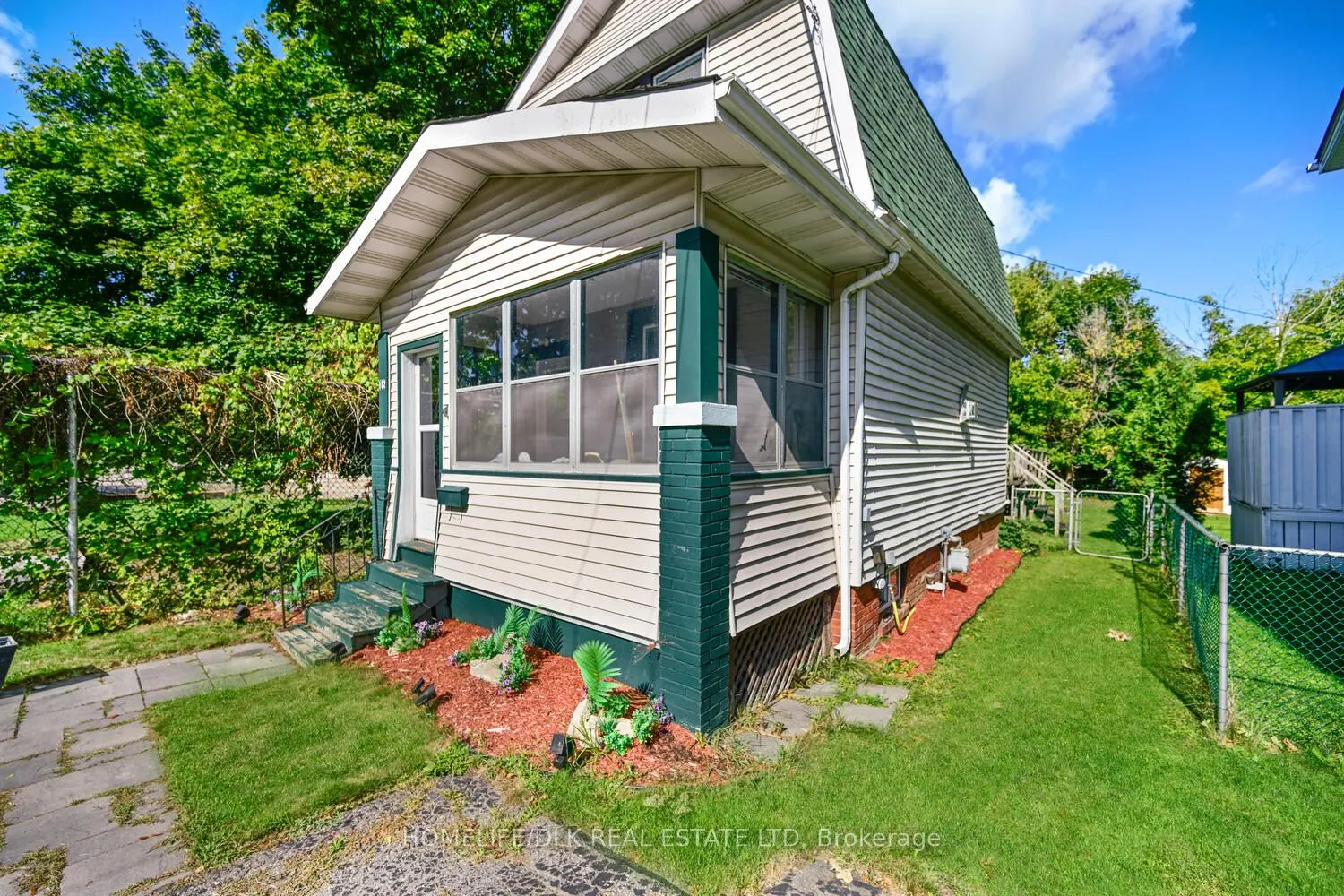 182 Pearl Street W