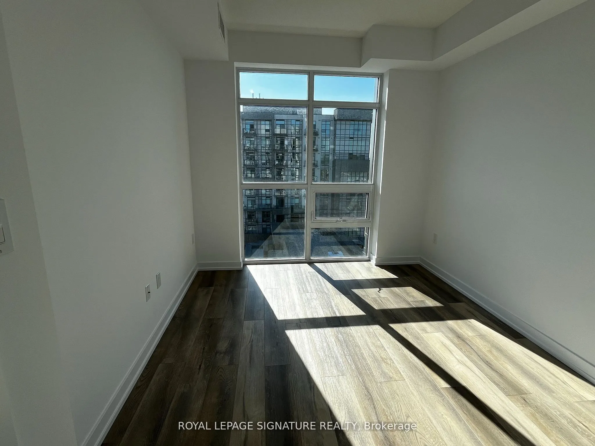470 Dundas Street E, #1012