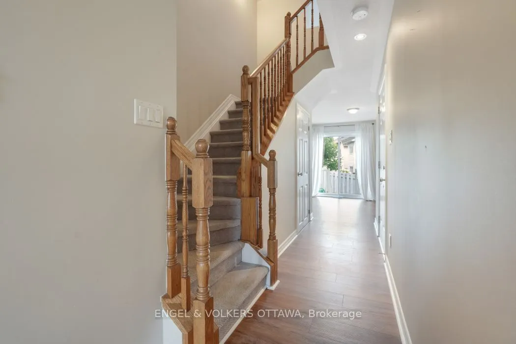 24 Steel Street, #D