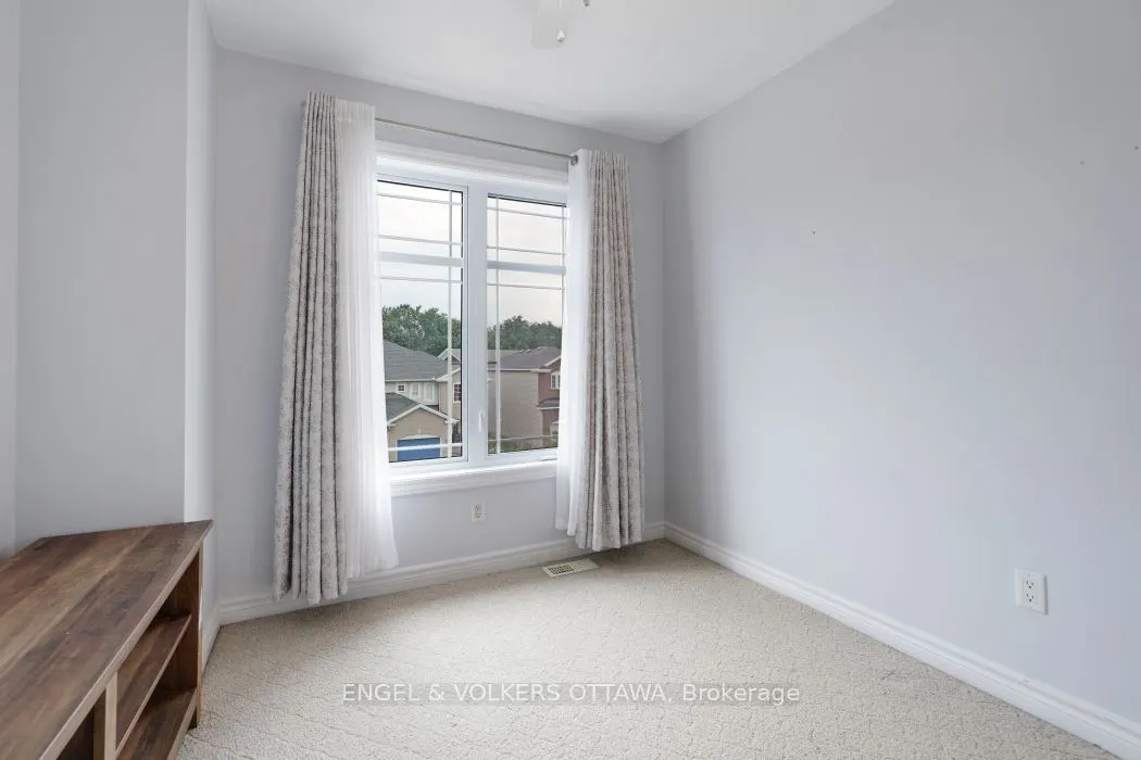 24 Steel Street, #D