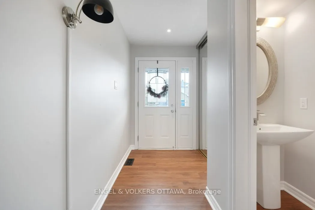 24 Steel Street, #D