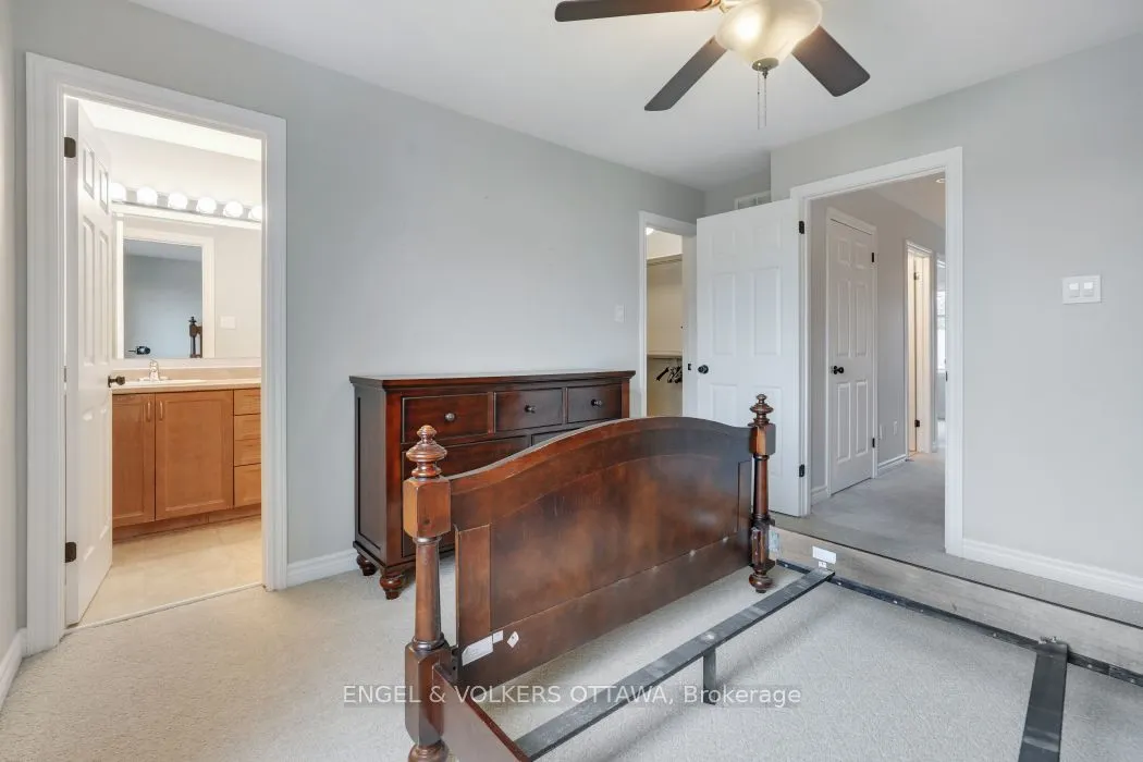 24 Steel Street, #D