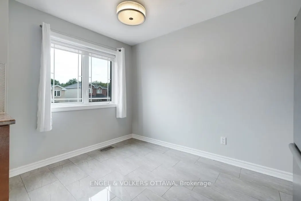 24 Steel Street, #D