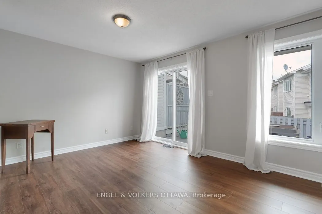24 Steel Street, #D